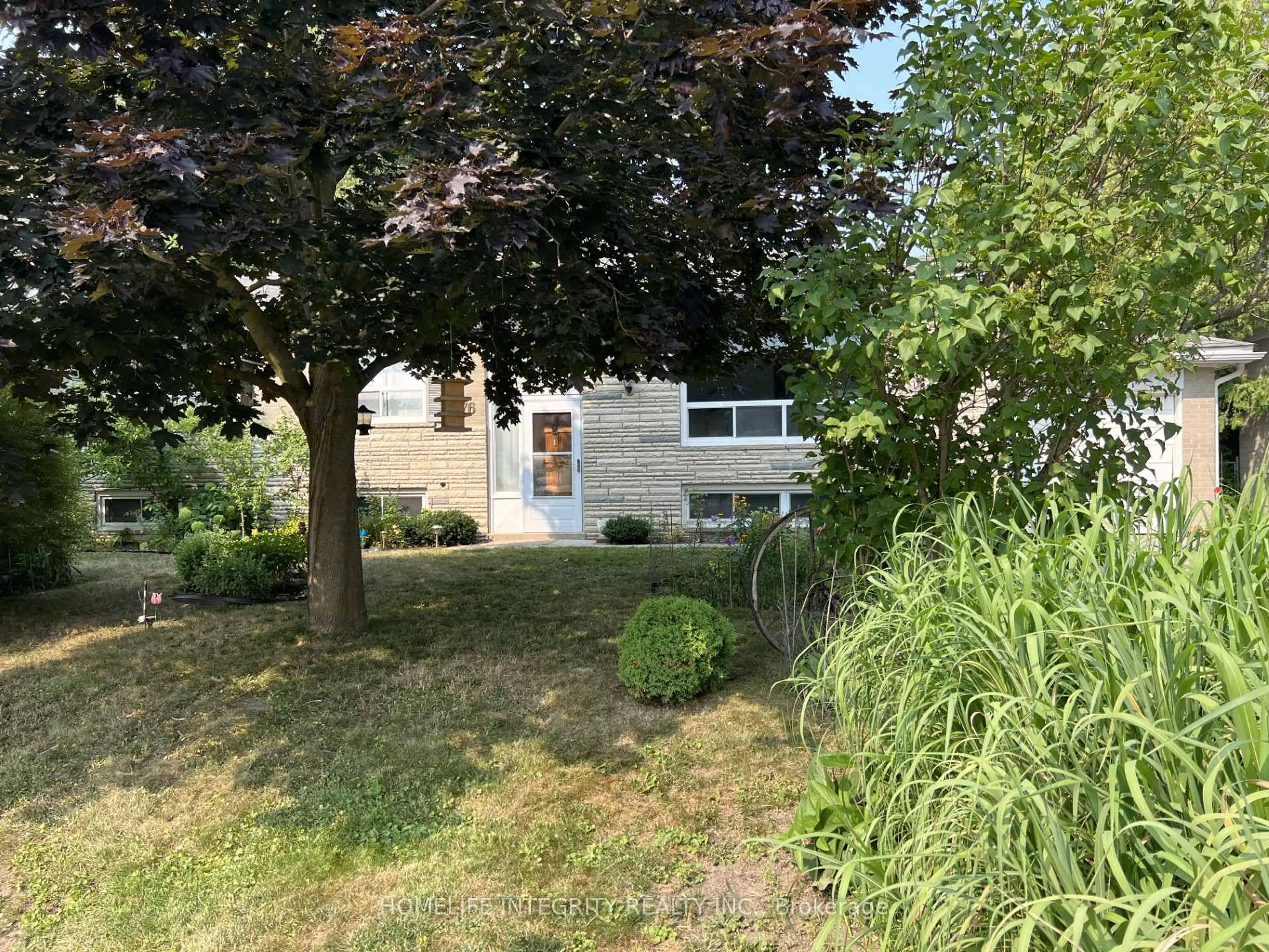 A pic from outside/outdoor area/front of a property/back of a property/a pic from drone, street for 76 William St, New Tecumseth Ontario L9R 1N1