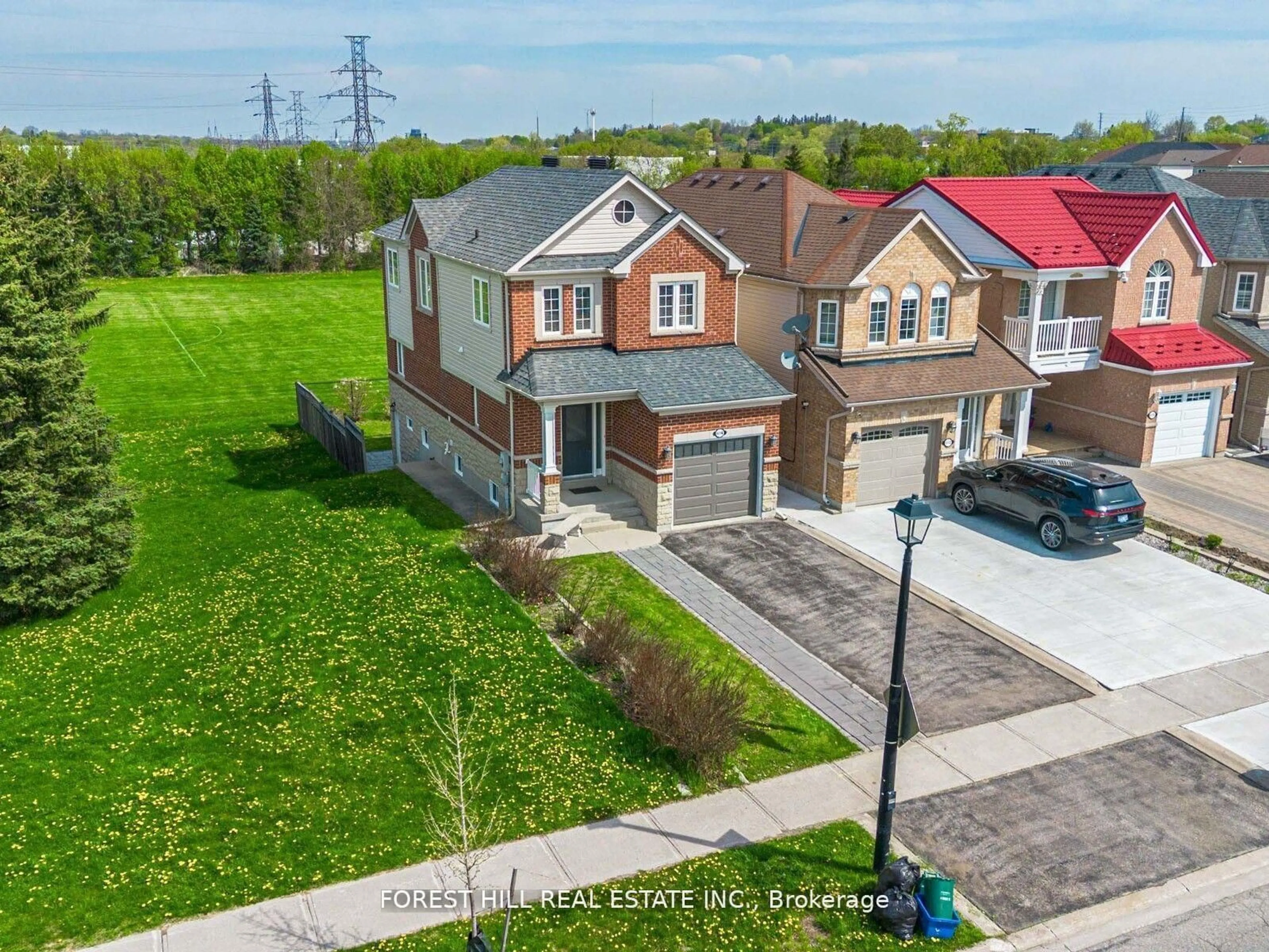 A pic from outside/outdoor area/front of a property/back of a property/a pic from drone, street for 614 Mcbean Ave, Newmarket Ontario L3X 2L5