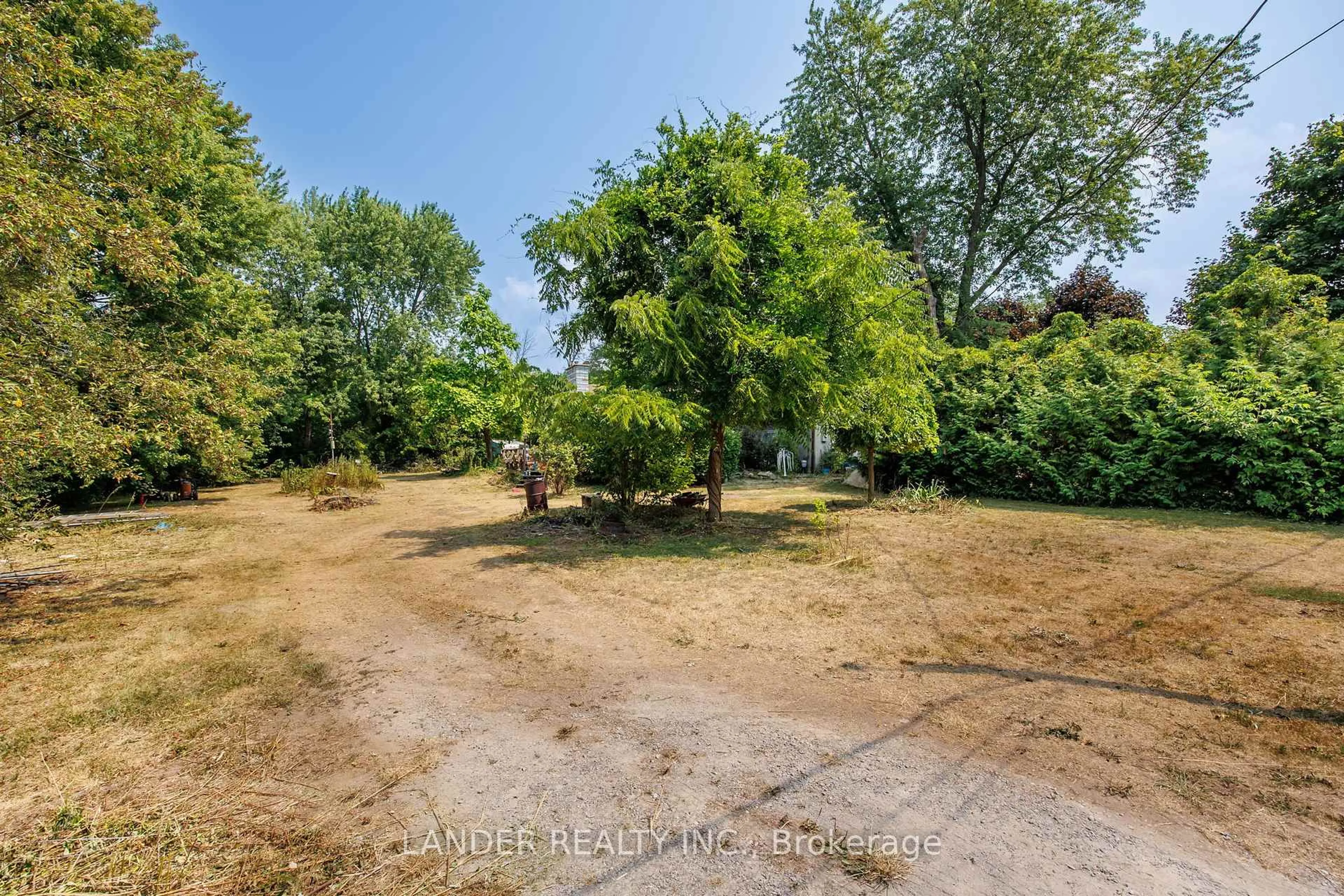 A pic from outside/outdoor area/front of a property/back of a property/a pic from drone, unknown for 683 Varney Rd, Georgina Ontario L4P 3E9