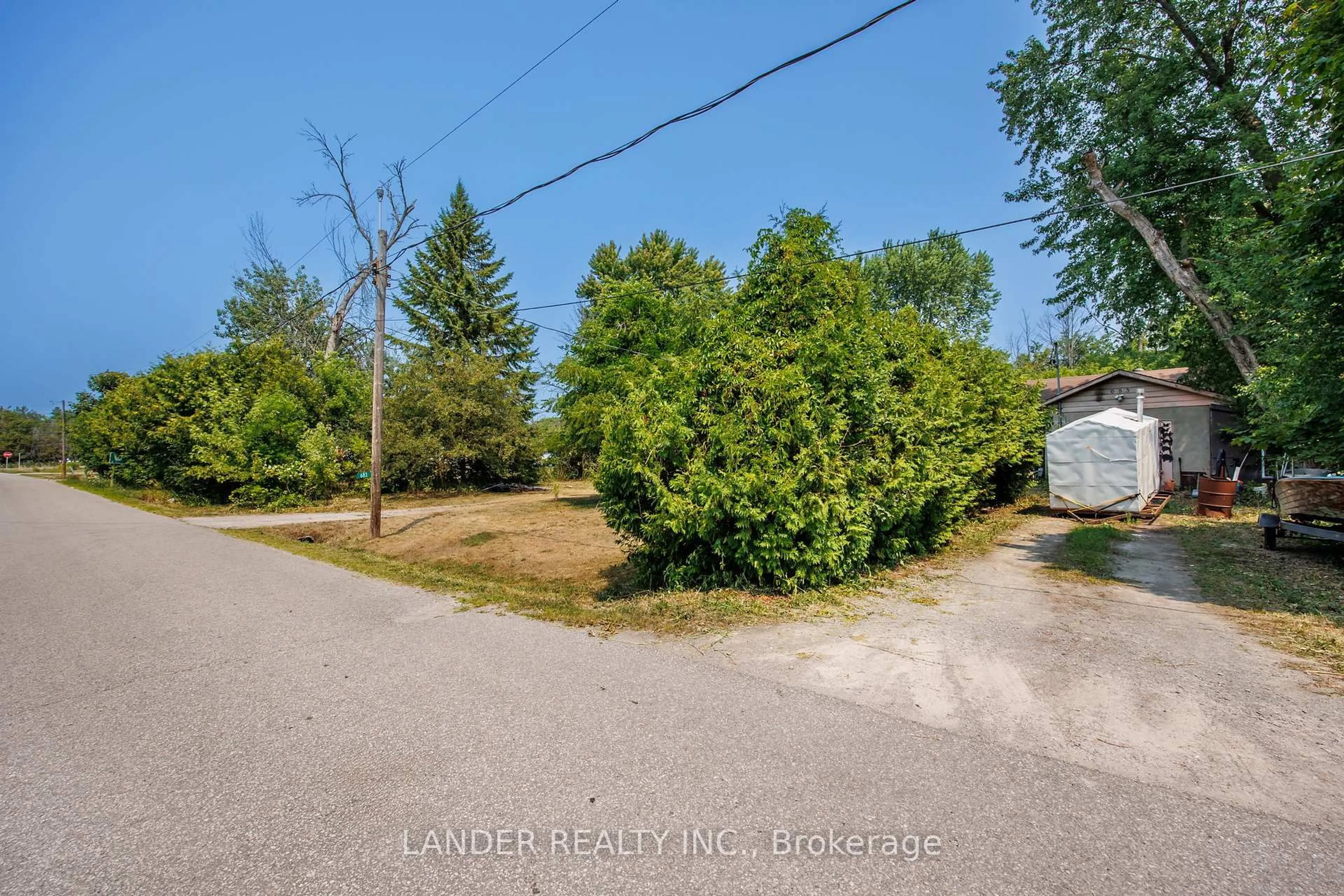 A pic from outside/outdoor area/front of a property/back of a property/a pic from drone, unknown for 683 Varney Rd, Georgina Ontario L4P 3E9