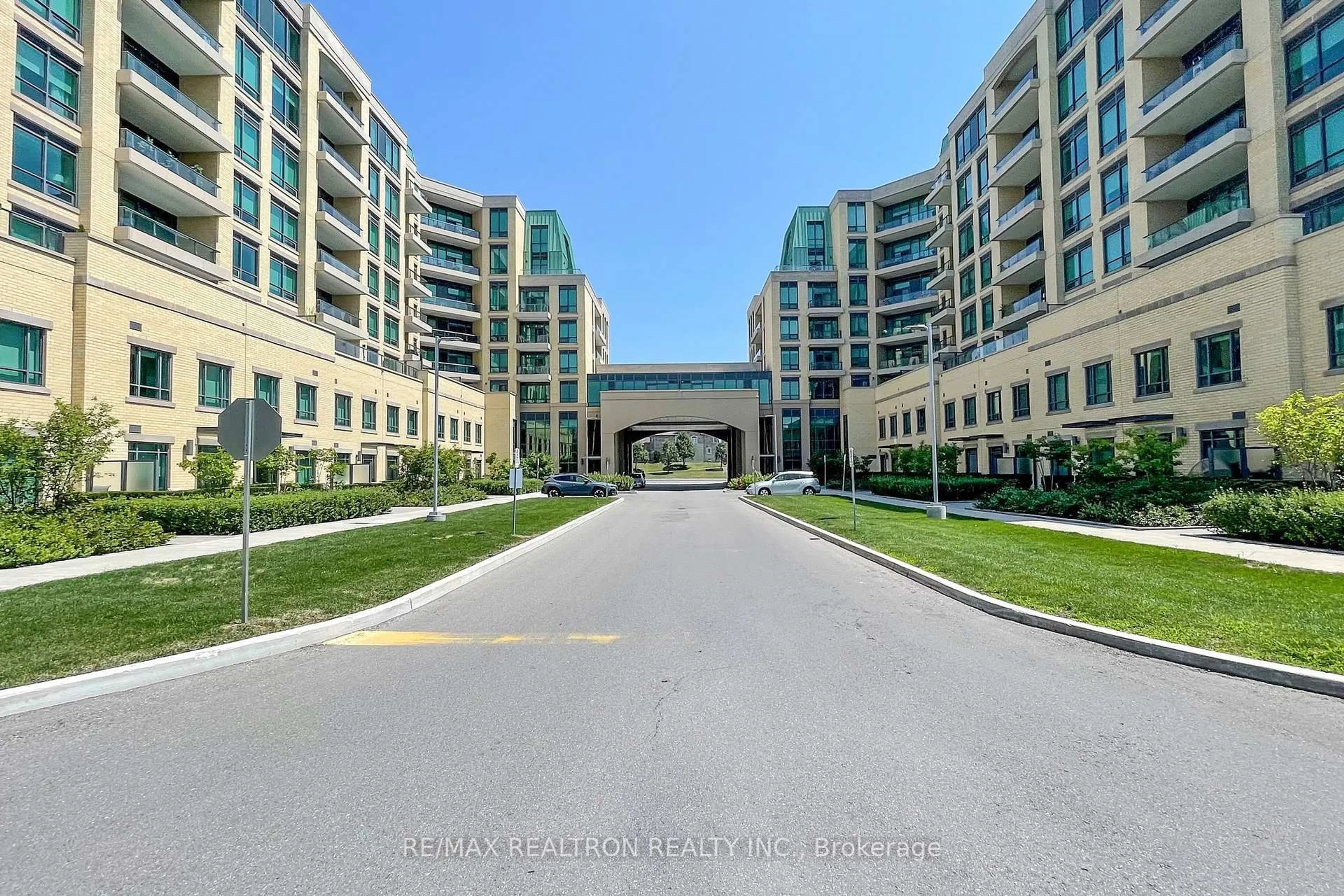 Indoor foyer for 11782 Ninth Line #112, Whitchurch-Stouffville Ontario L4A 5G1