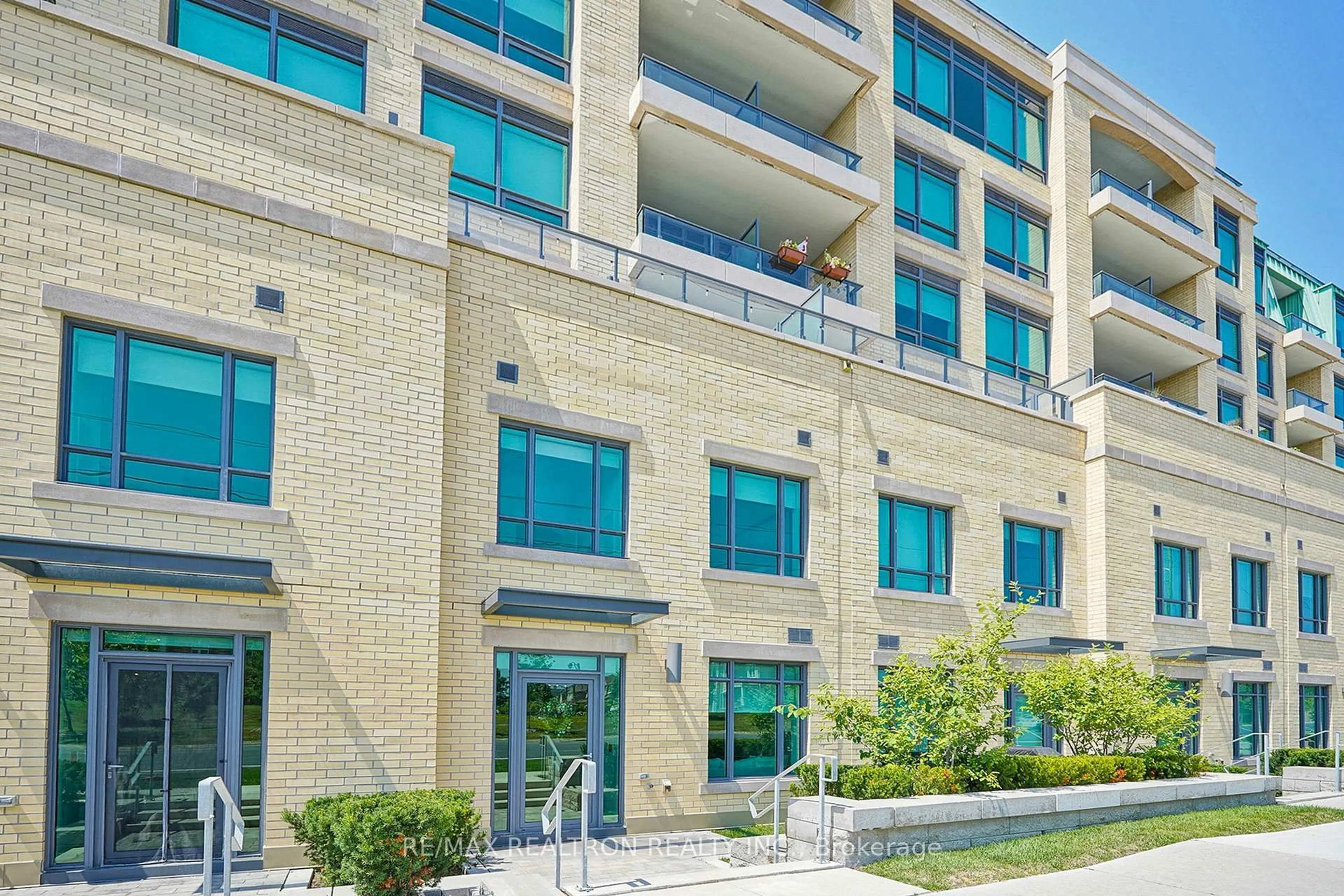 Patio, building for 11782 Ninth Line #112, Whitchurch-Stouffville Ontario L4A 5G1