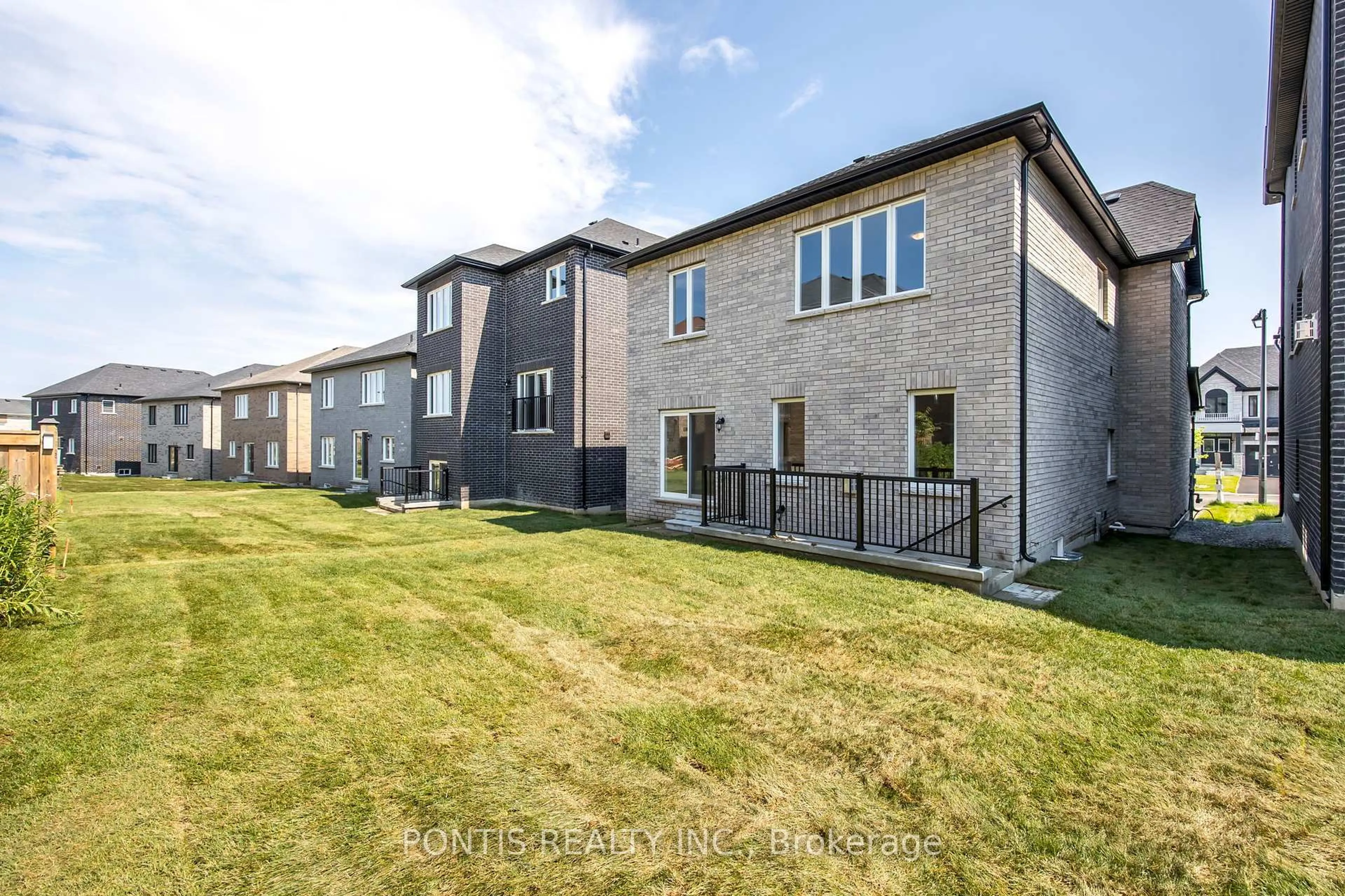 A pic from outside/outdoor area/front of a property/back of a property/a pic from drone, street for 1406 Stovell Cres, Innisfil Ontario L0L 1W0