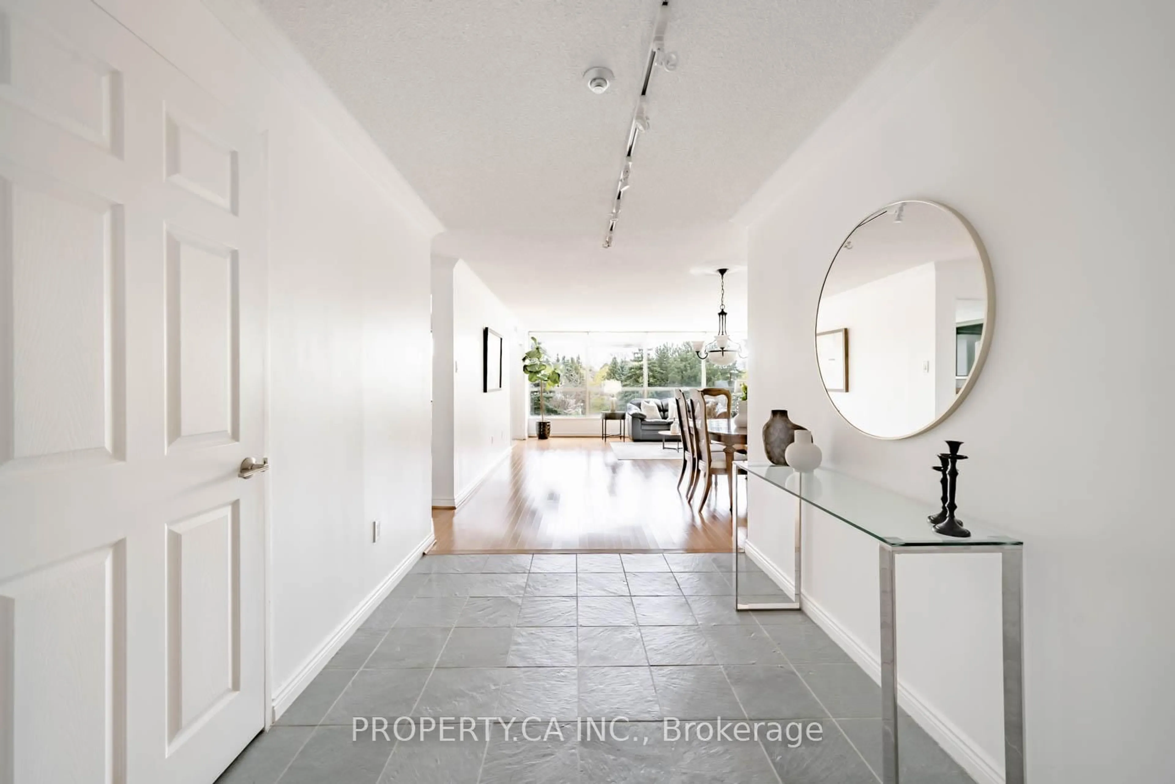 Indoor entryway for 7300 Yonge St #301, Vaughan Ontario L4J 7Y5