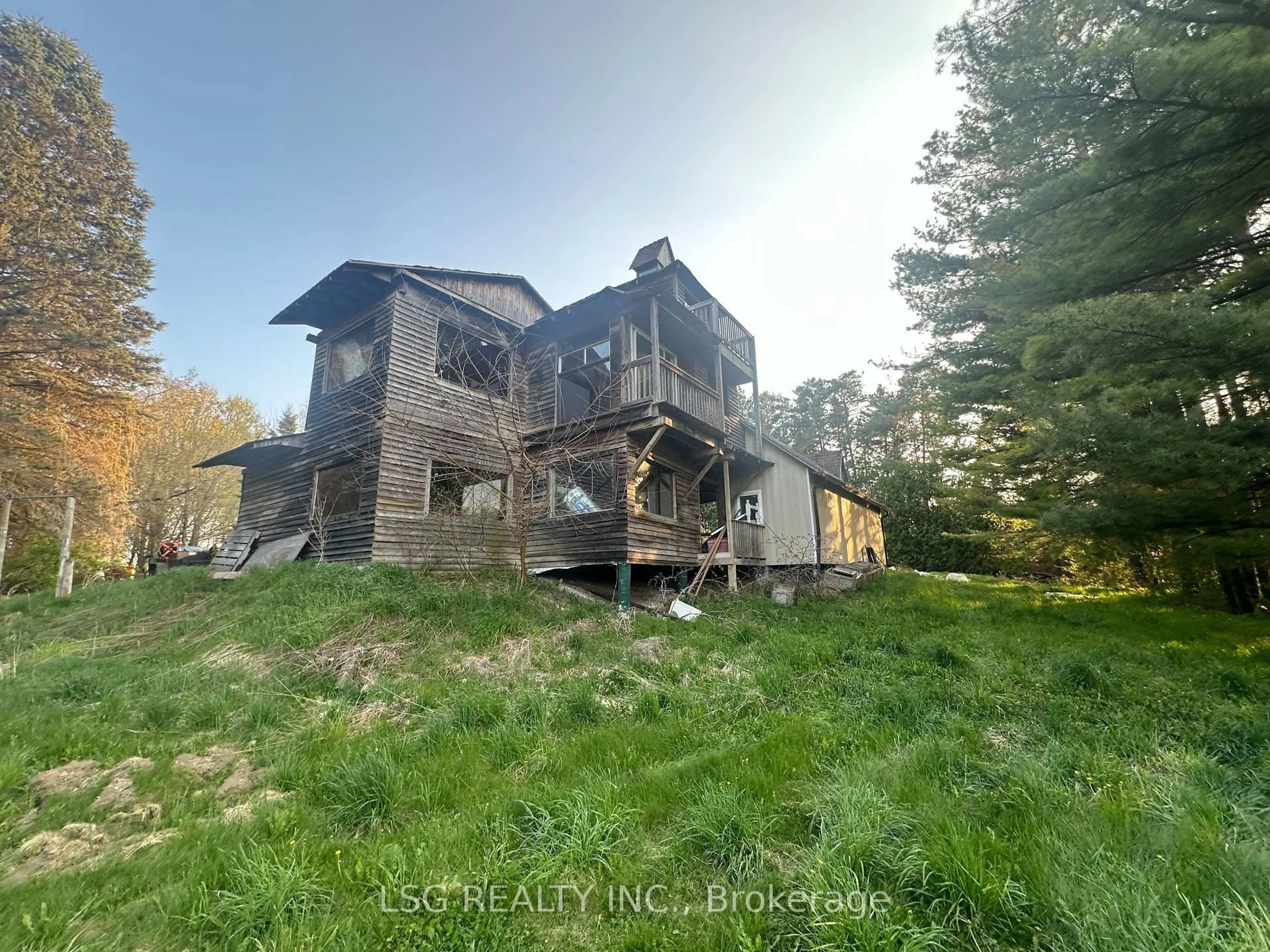 A pic from outside/outdoor area/front of a property/back of a property/a pic from drone, unknown for 6180 18th Sdrd, King Ontario L0G 1T0