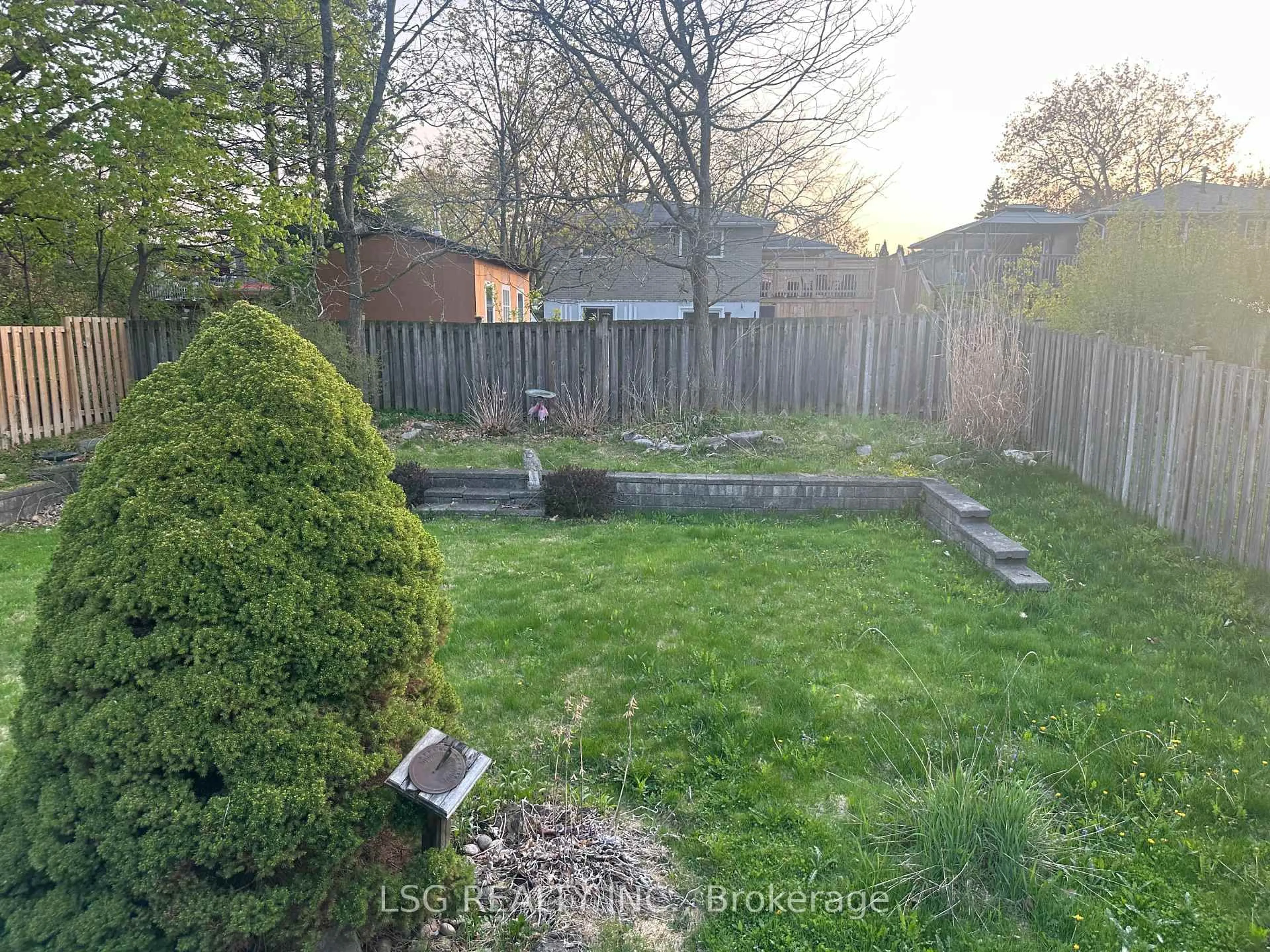 A pic from outside/outdoor area/front of a property/back of a property/a pic from drone, forest/trees view for 6180 18th Sdrd, King Ontario L0G 1T0