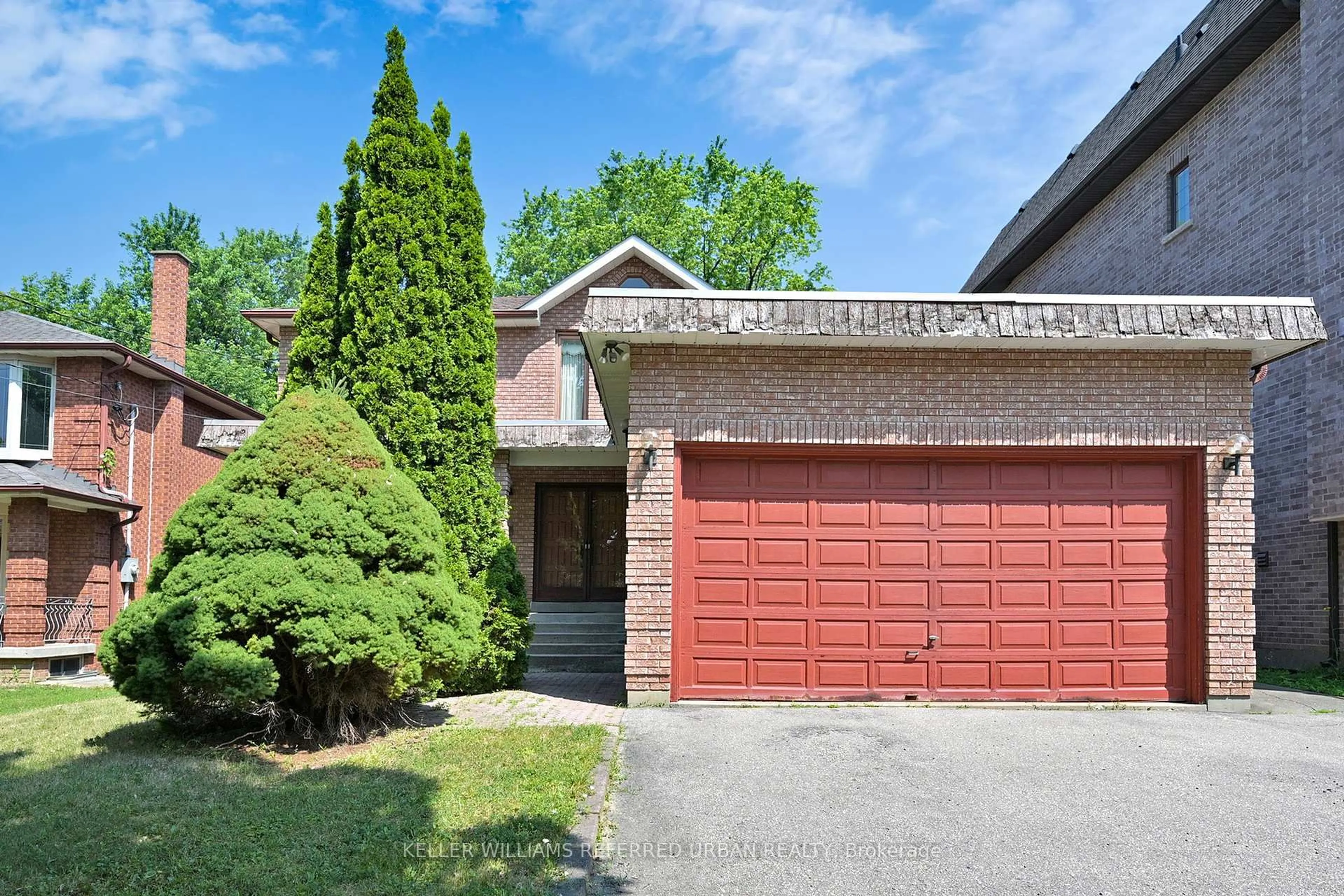 Home with brick exterior material, street for 28 Westwood Lane, Richmond Hill Ontario L4C 6X9