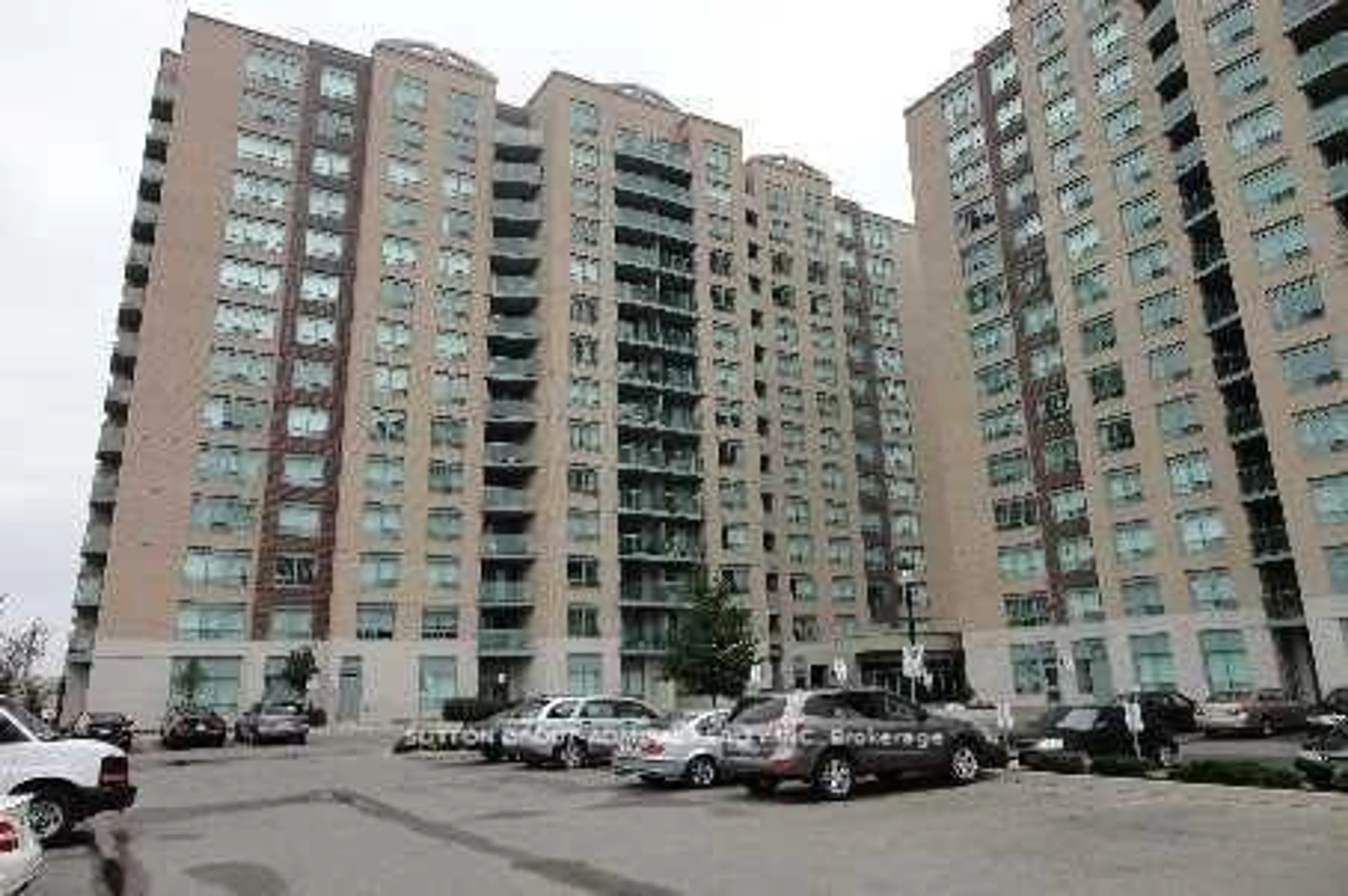 Unknown for 11 Oneida Cres #208, Richmond Hill Ontario L4B 0A1