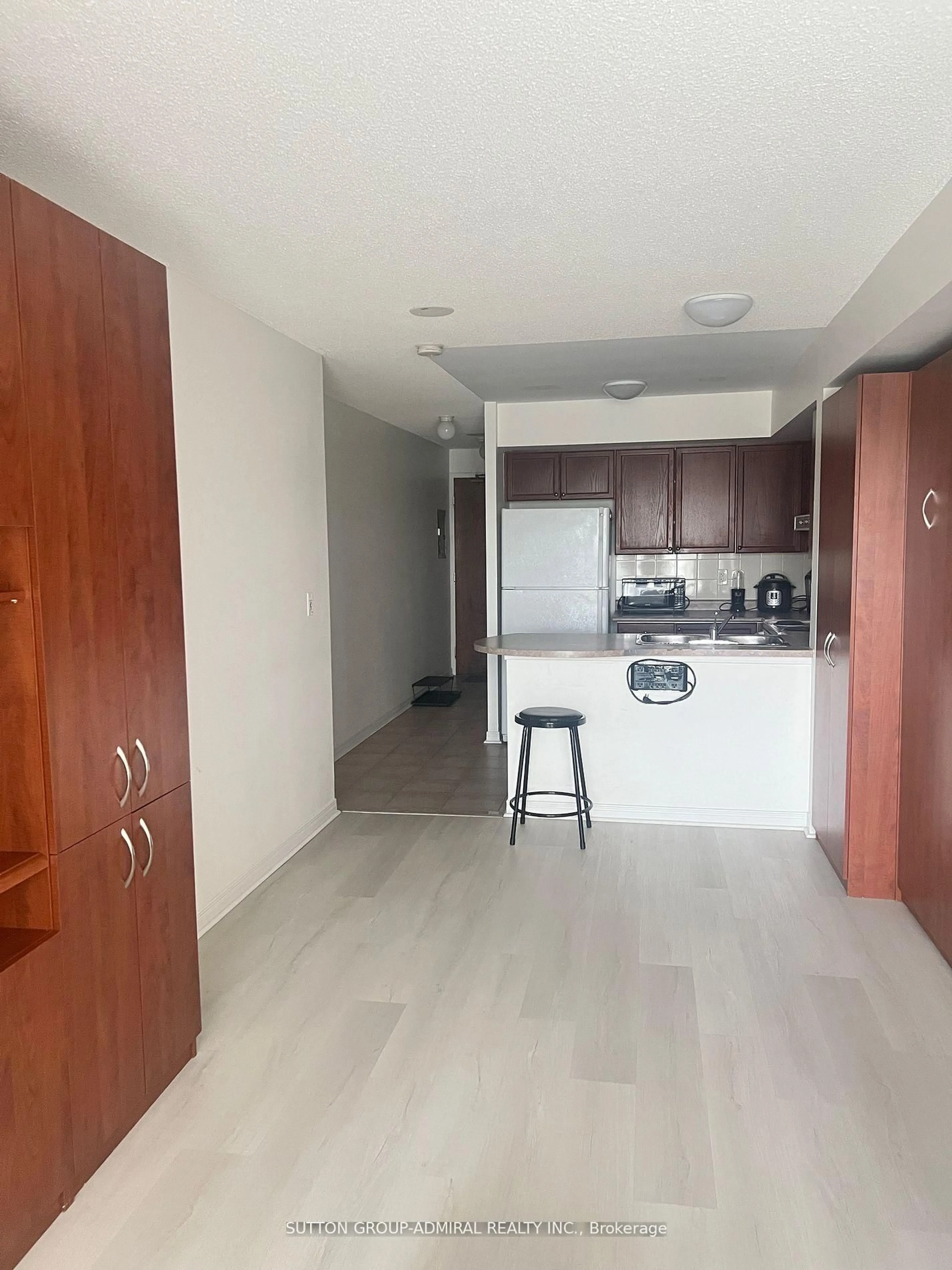 Unknown for 11 Oneida Cres #208, Richmond Hill Ontario L4B 0A1
