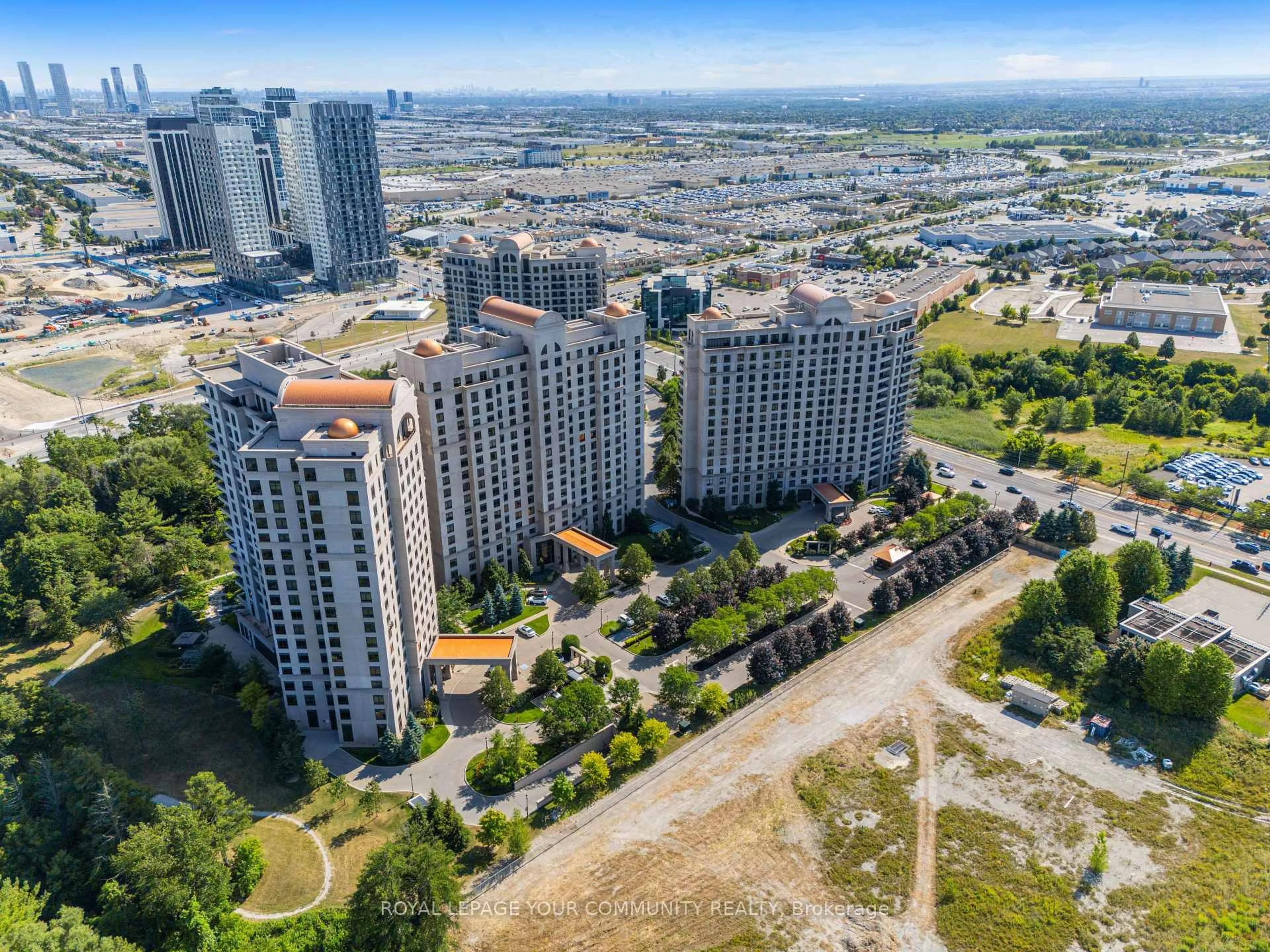 A pic from outside/outdoor area/front of a property/back of a property/a pic from drone, city buildings view from balcony for 9245 Jane St #PH01, Vaughan Ontario L6A 1H7