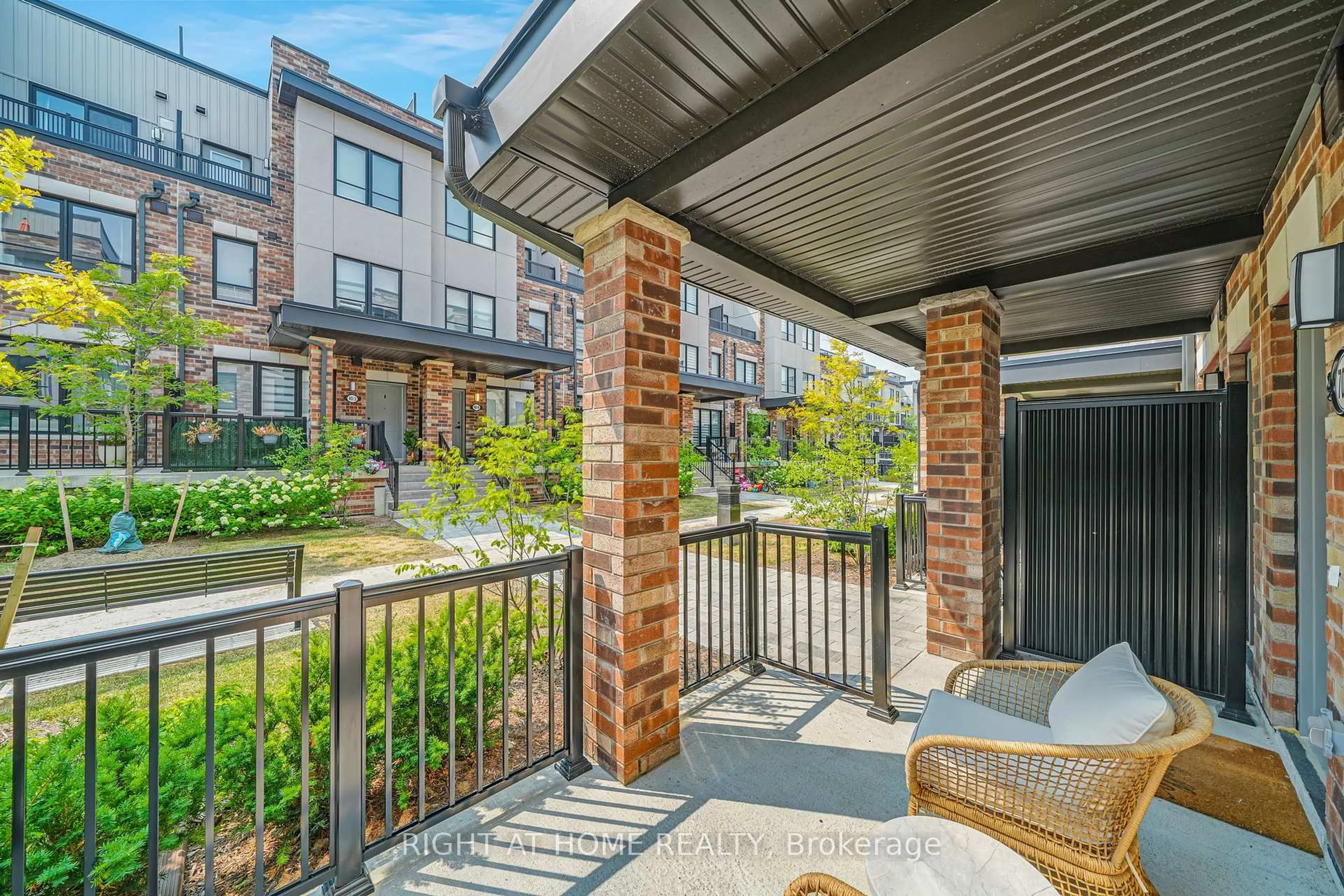 Patio, street for 70 Baynes Way #14, Bradford West Gwillimbury Ontario L3Z 4M3