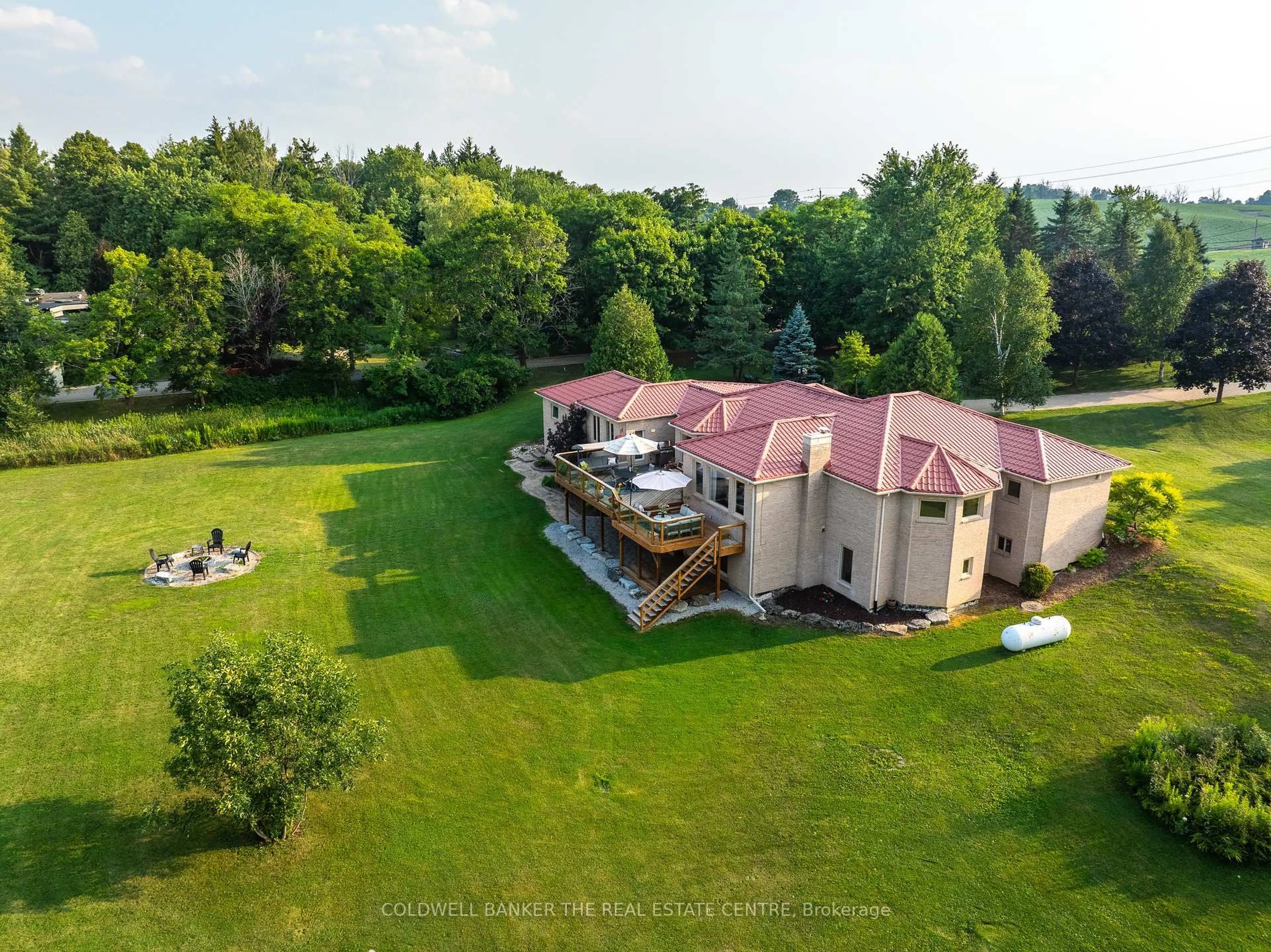 A pic from outside/outdoor area/front of a property/back of a property/a pic from drone, unknown for 13715 Jane St, King Ontario L7B 1A3