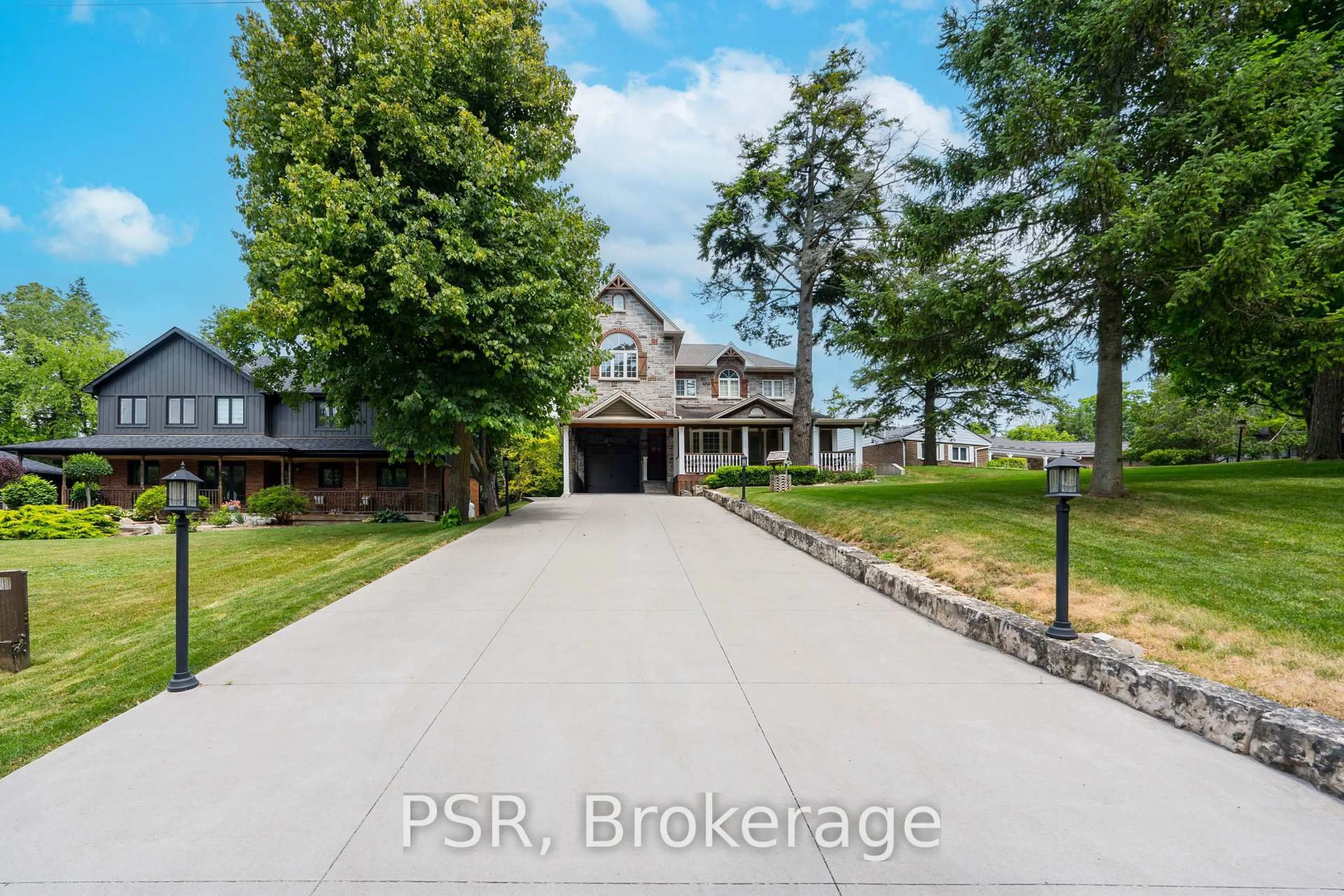 A pic from outside/outdoor area/front of a property/back of a property/a pic from drone, street for 124 Elmpine Tr, King Ontario L7B 1K4