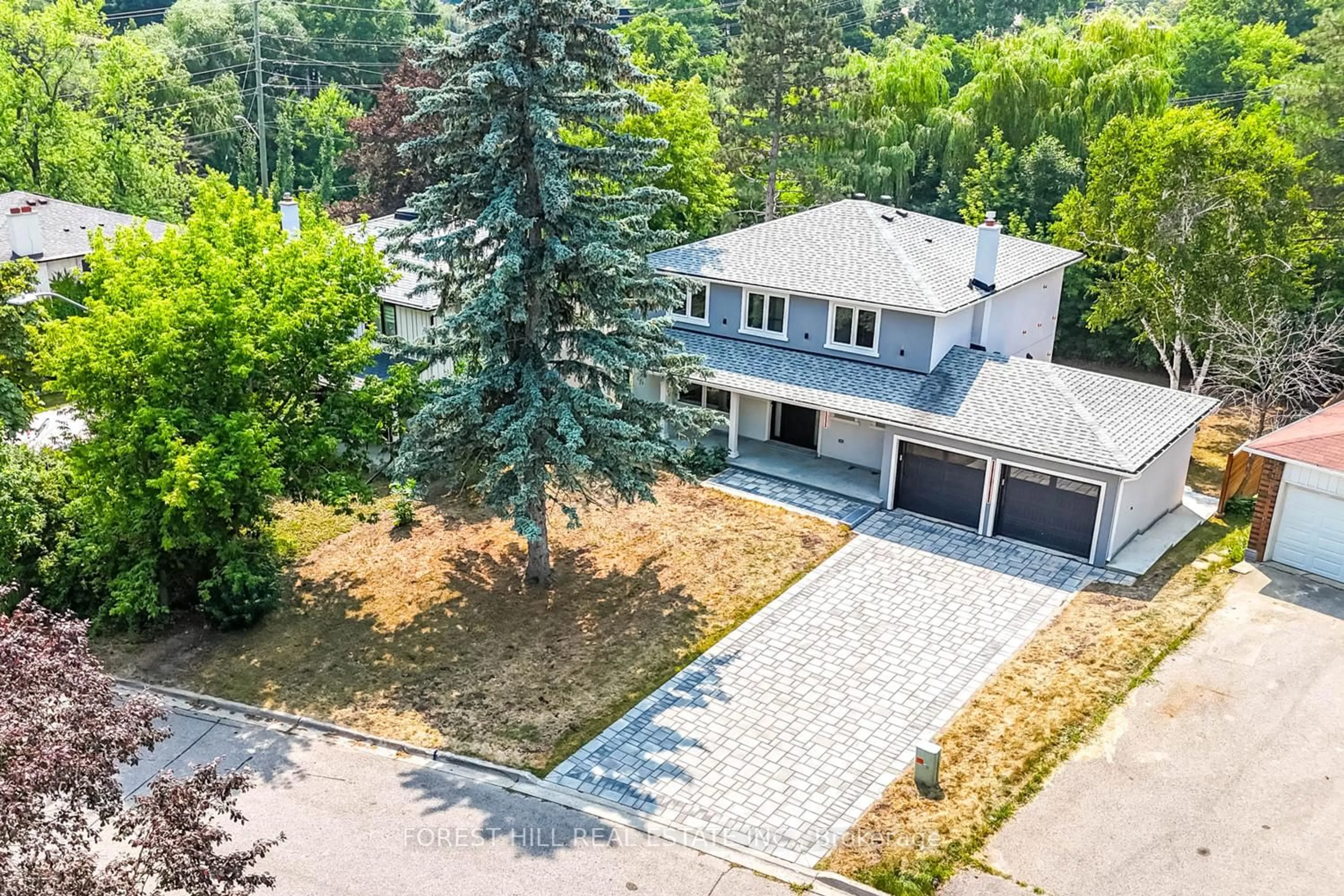 A pic from outside/outdoor area/front of a property/back of a property/a pic from drone, street for 43 Thorny Brae Dr, Markham Ontario L3T 3G5