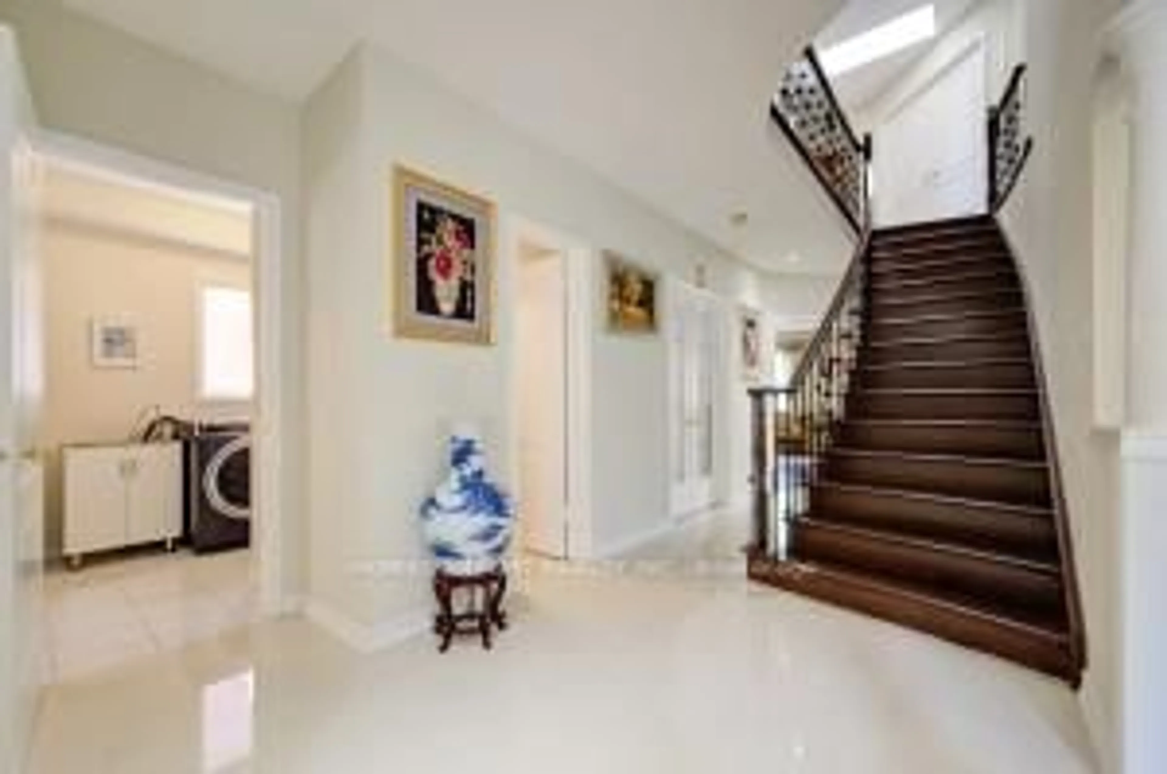 Indoor foyer for 68 Redstone Rd, Richmond Hill Ontario L4S 1S3