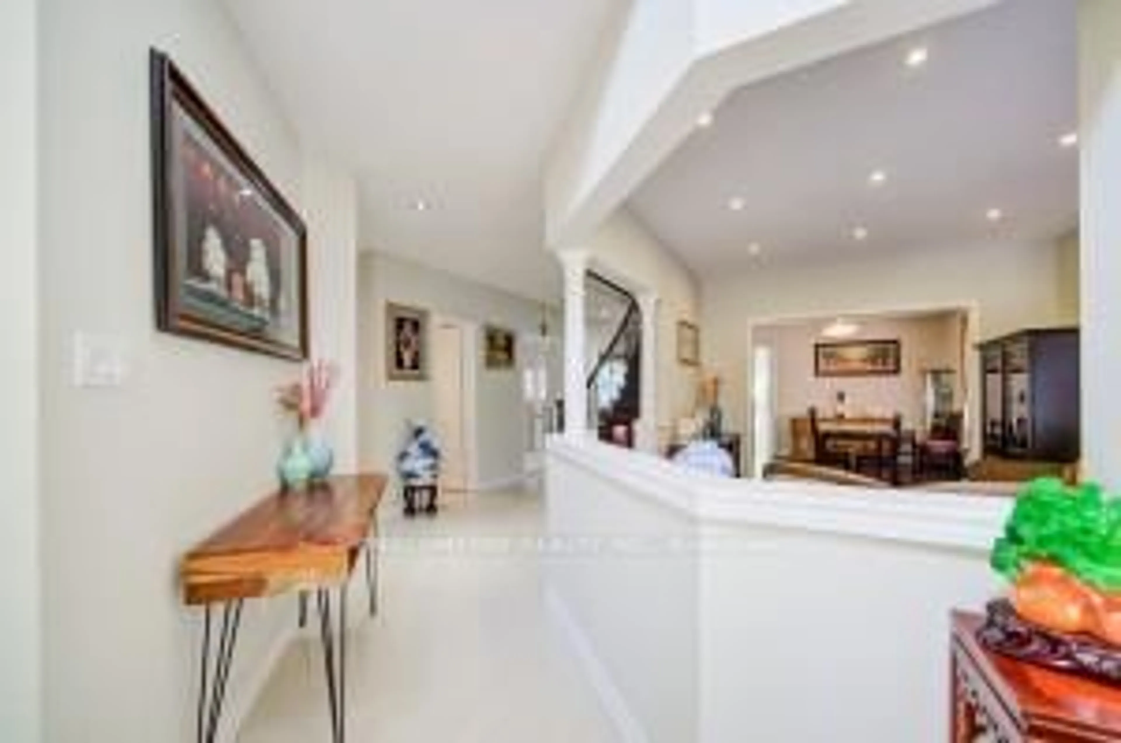 Indoor foyer for 68 Redstone Rd, Richmond Hill Ontario L4S 1S3