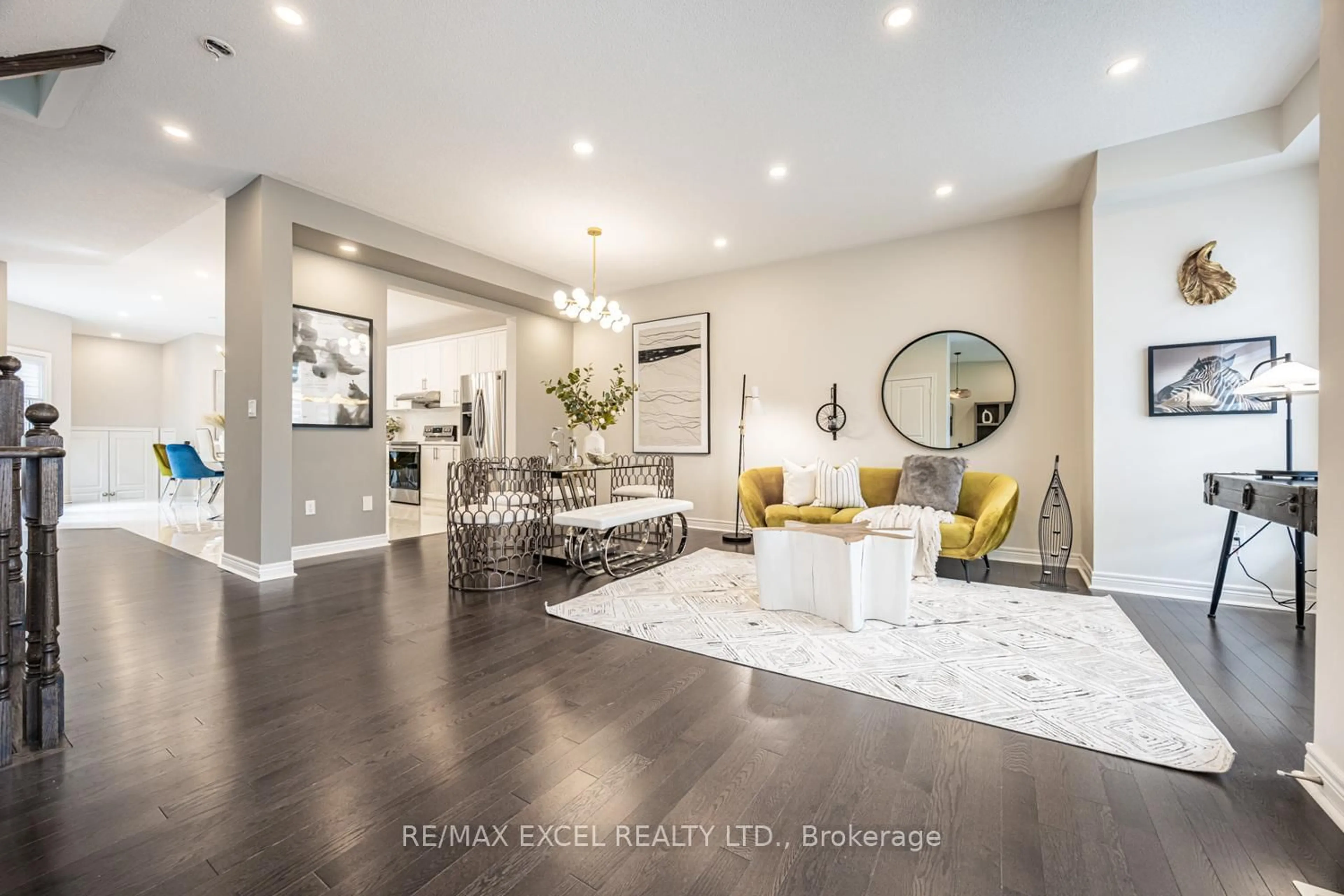 Indoor entryway for 77 Sunnyside Hill Rd, Markham Ontario L6B 0Z8
