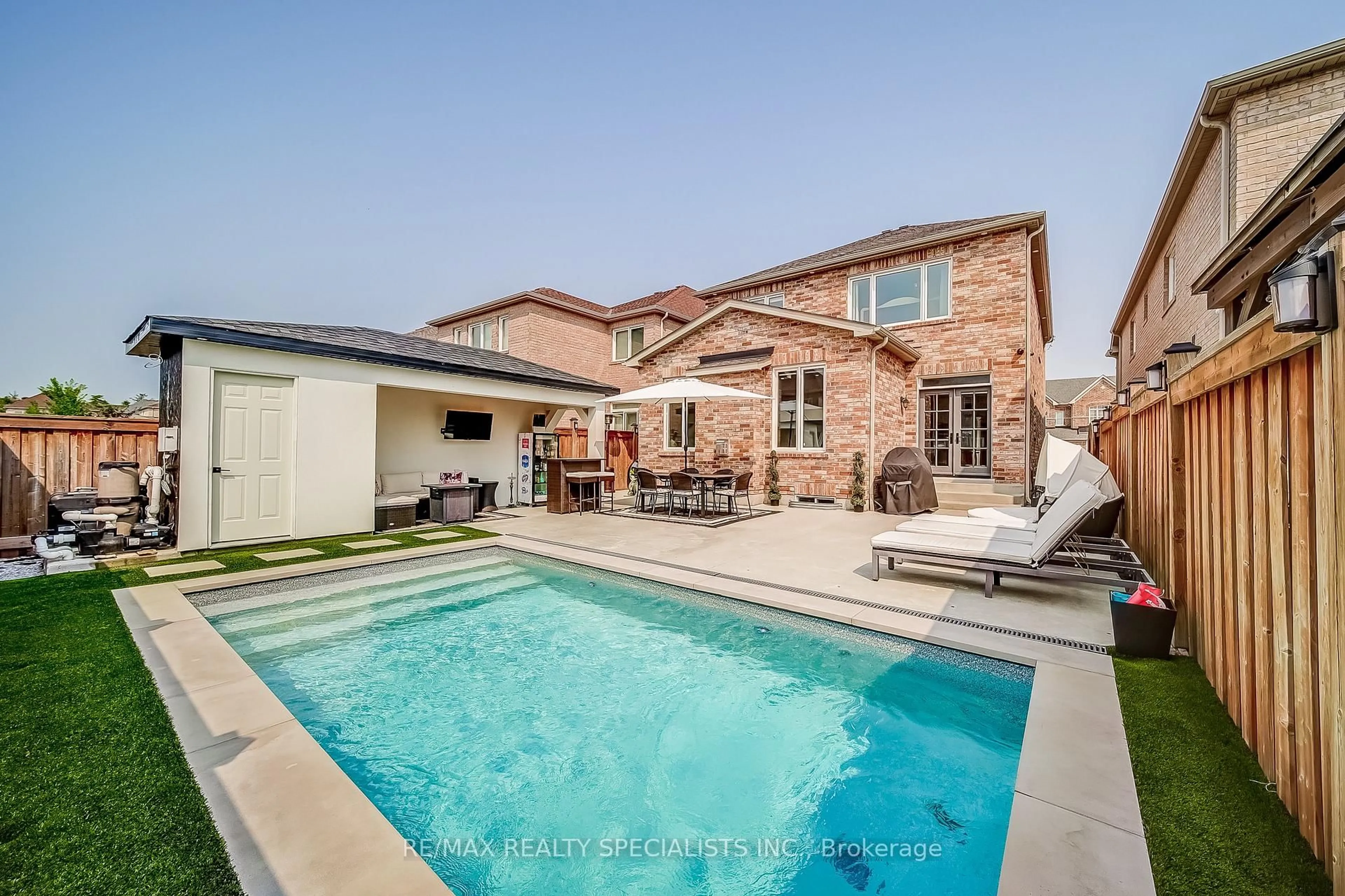 Pool for 72 Empire Dr, Bradford West Gwillimbury Ontario L3Z 4H9