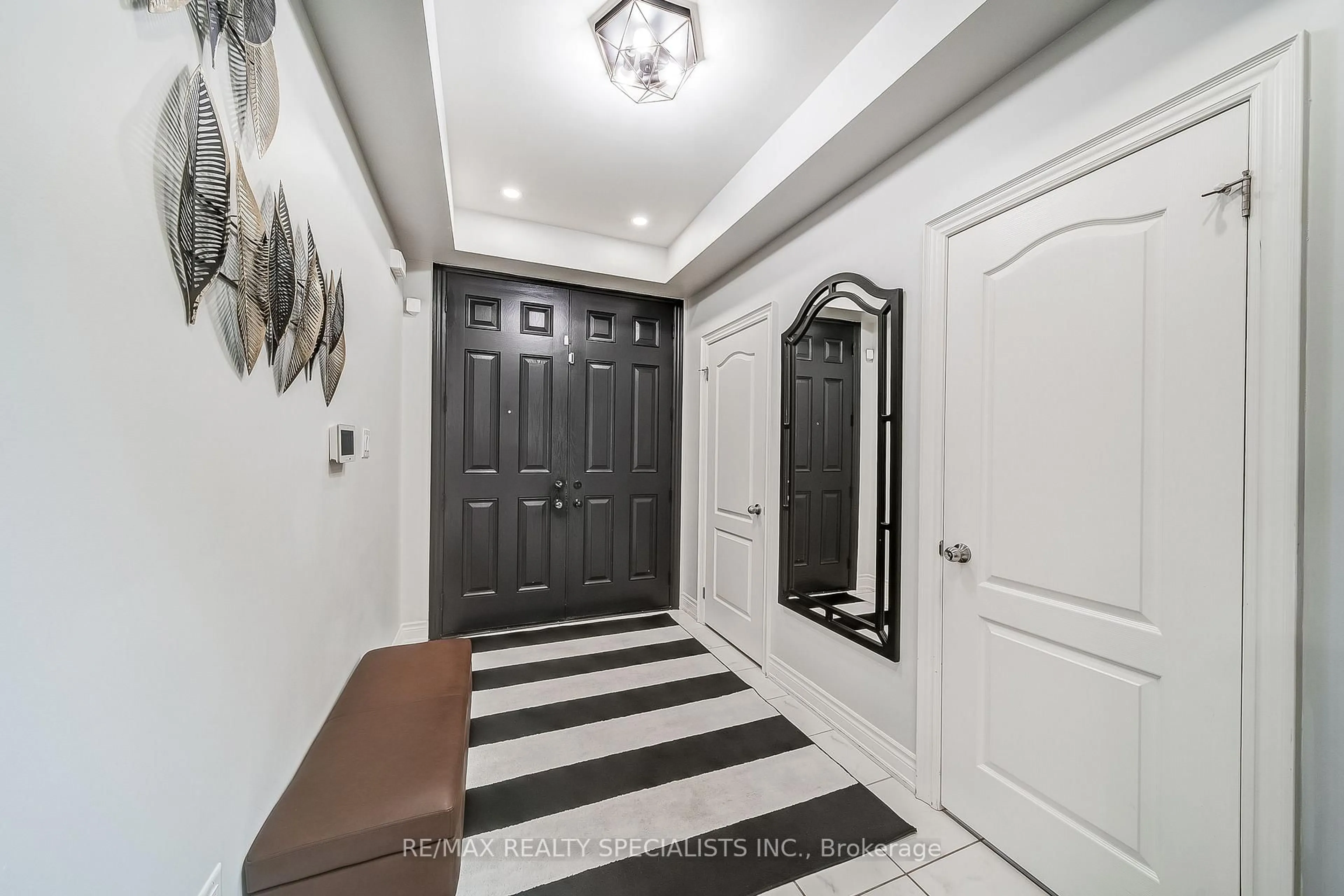 Indoor entryway for 72 Empire Dr, Bradford West Gwillimbury Ontario L3Z 4H9