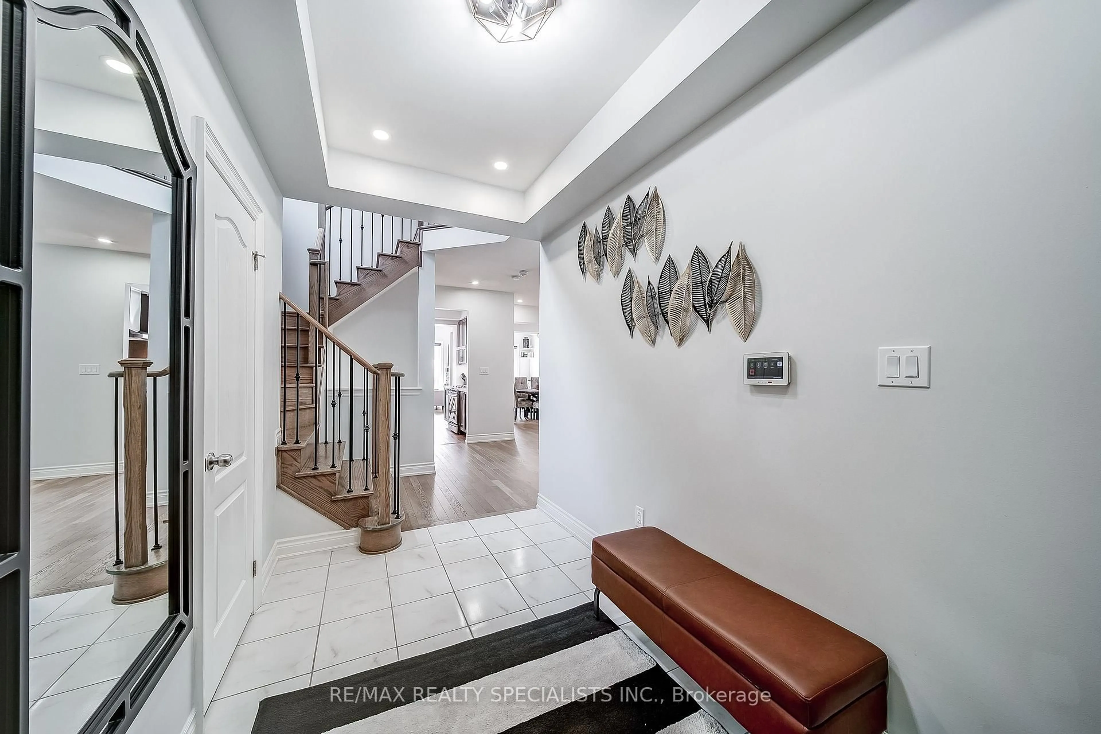 Indoor entryway for 72 Empire Dr, Bradford West Gwillimbury Ontario L3Z 4H9