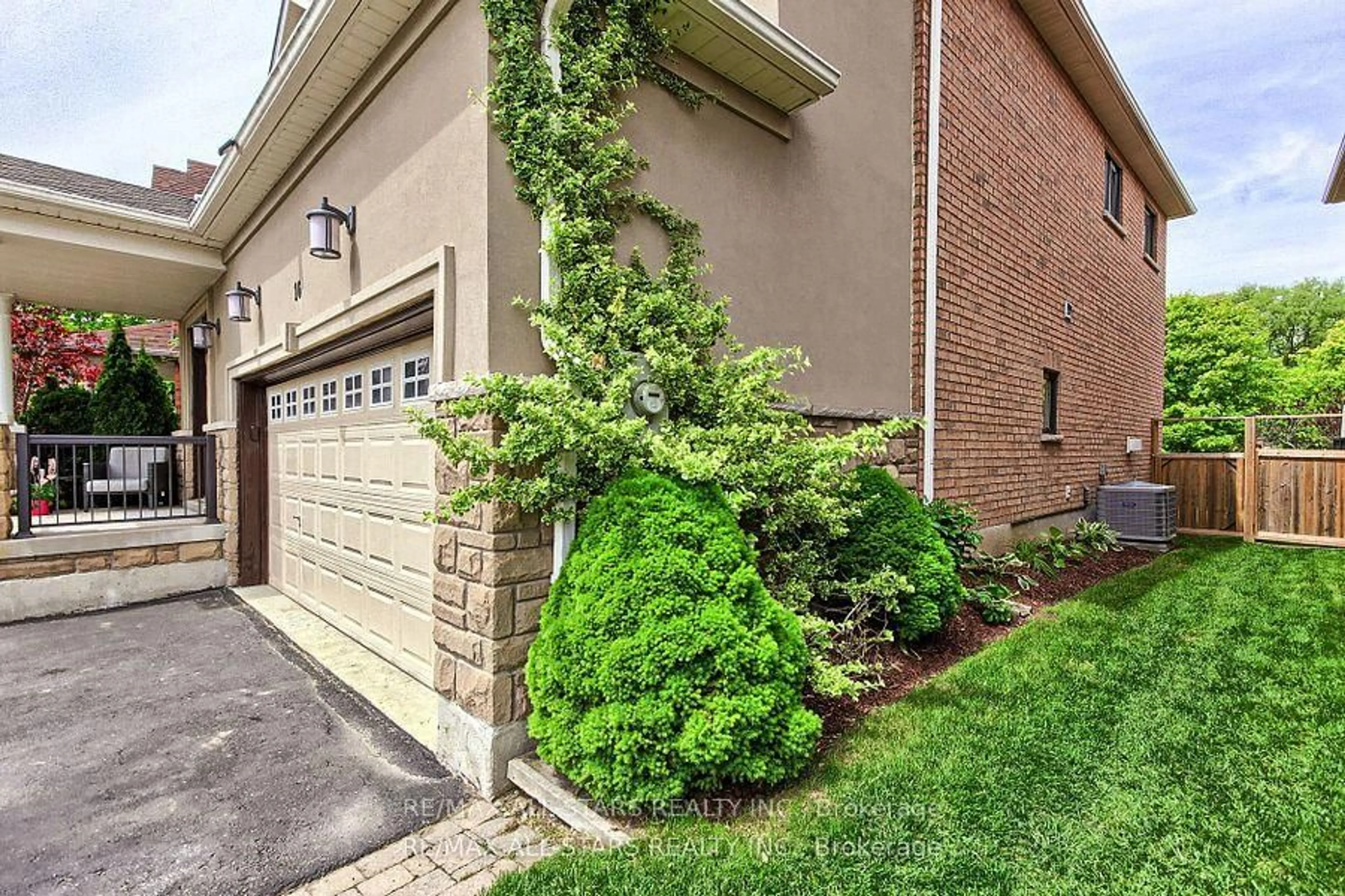 Unknown for 16 James Ratcliff Ave, Whitchurch-Stouffville Ontario L4A 1P2