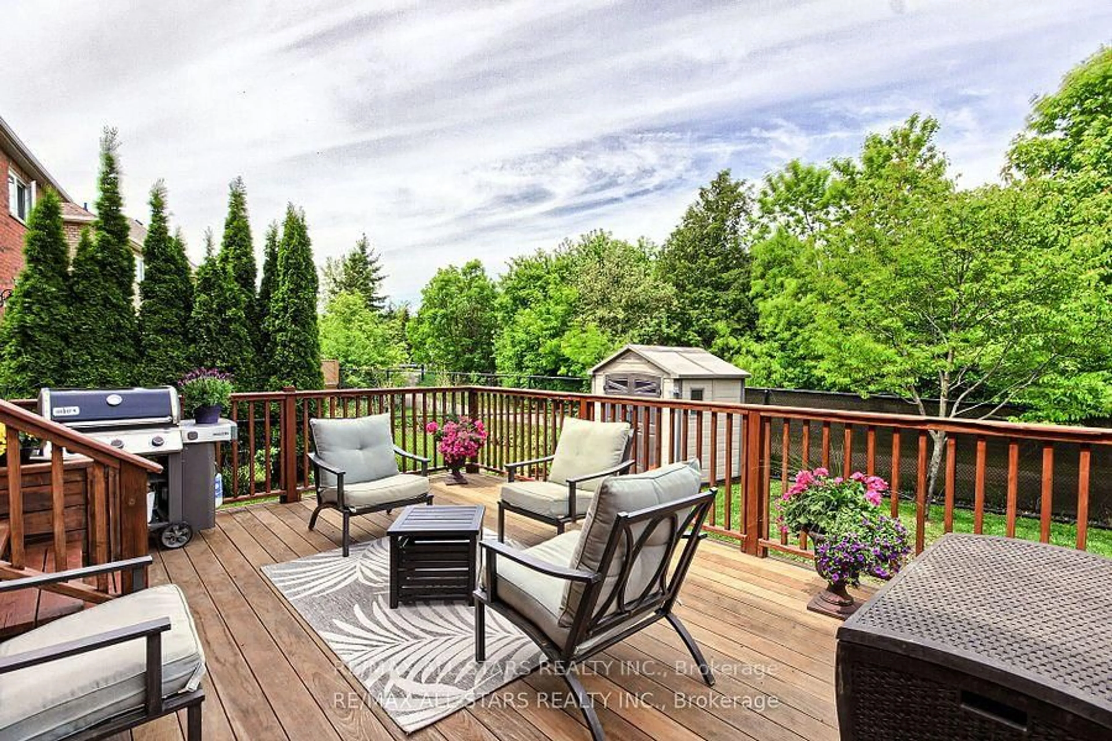 Patio, water/lake/river/ocean view for 16 James Ratcliff Ave, Whitchurch-Stouffville Ontario L4A 1P2