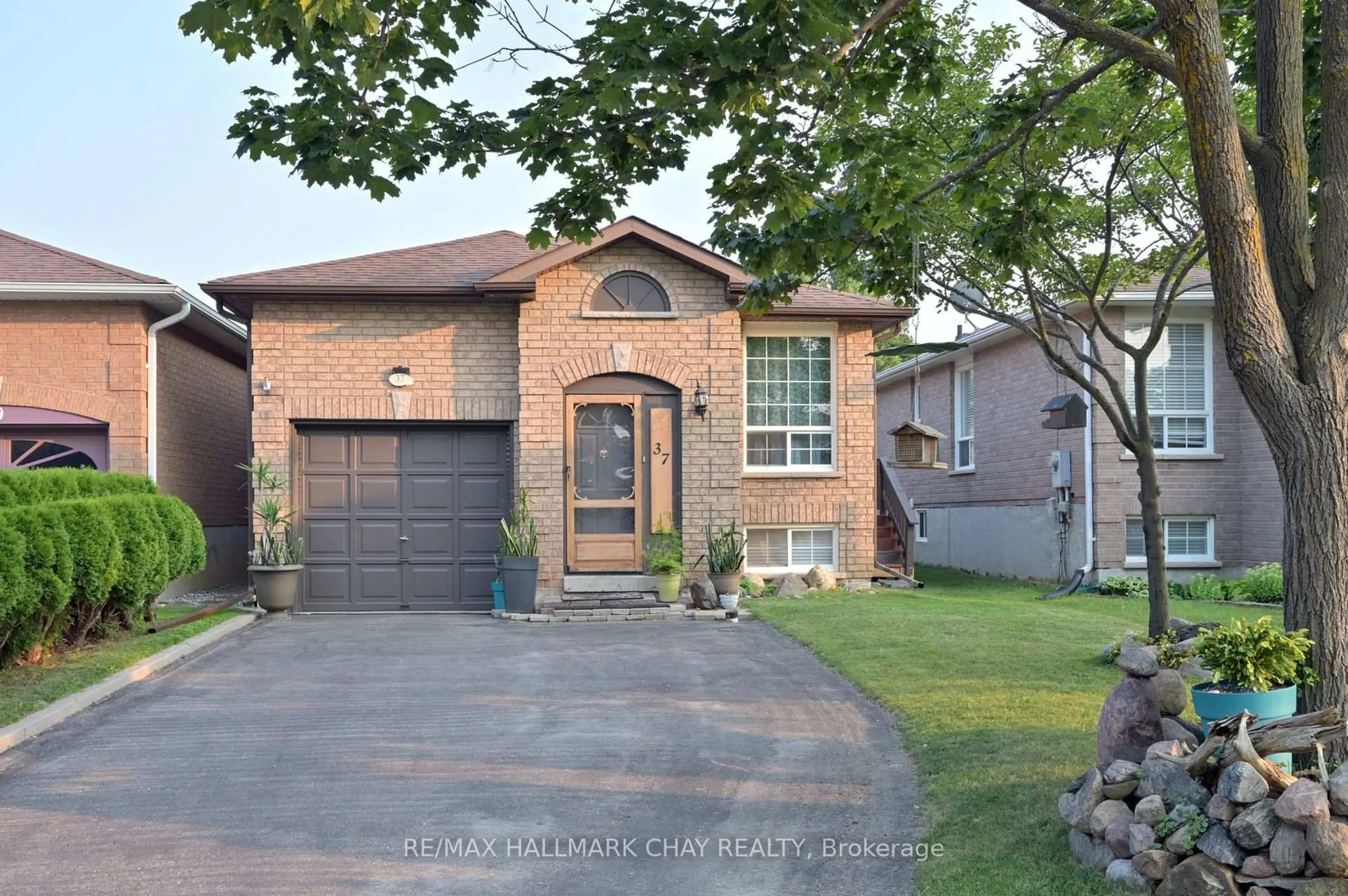 Home with brick exterior material, street for 37 Kate Aitken Cres, New Tecumseth Ontario L0G 1A0