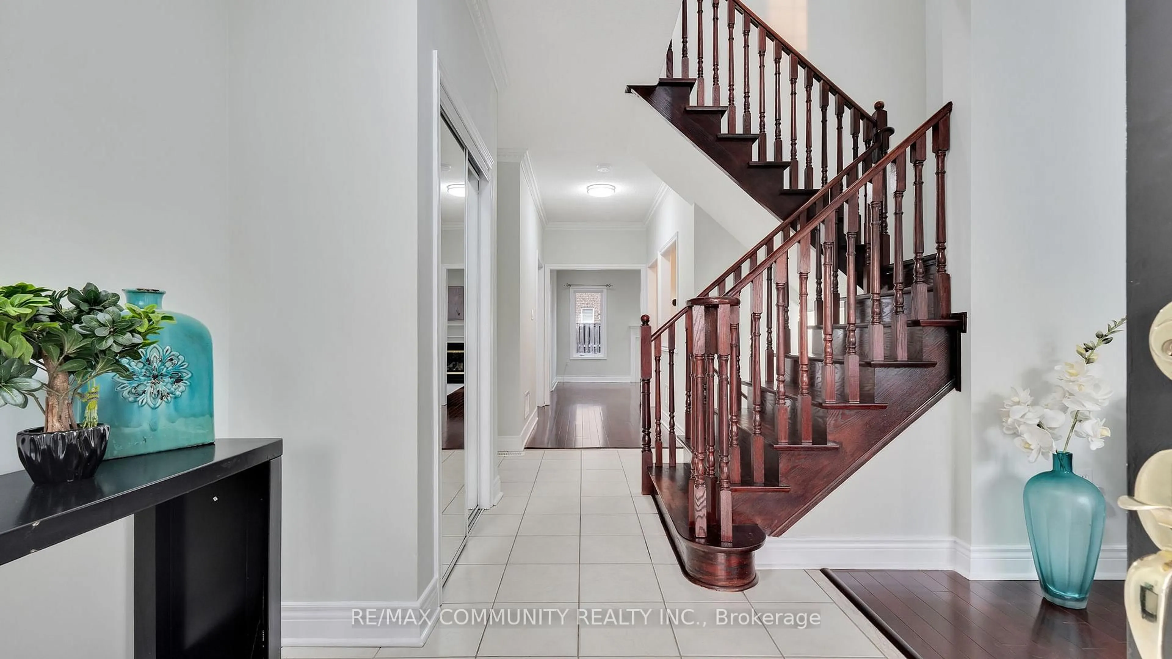 Indoor foyer for 303 Williamson Rd, Markham Ontario L6E 2A7
