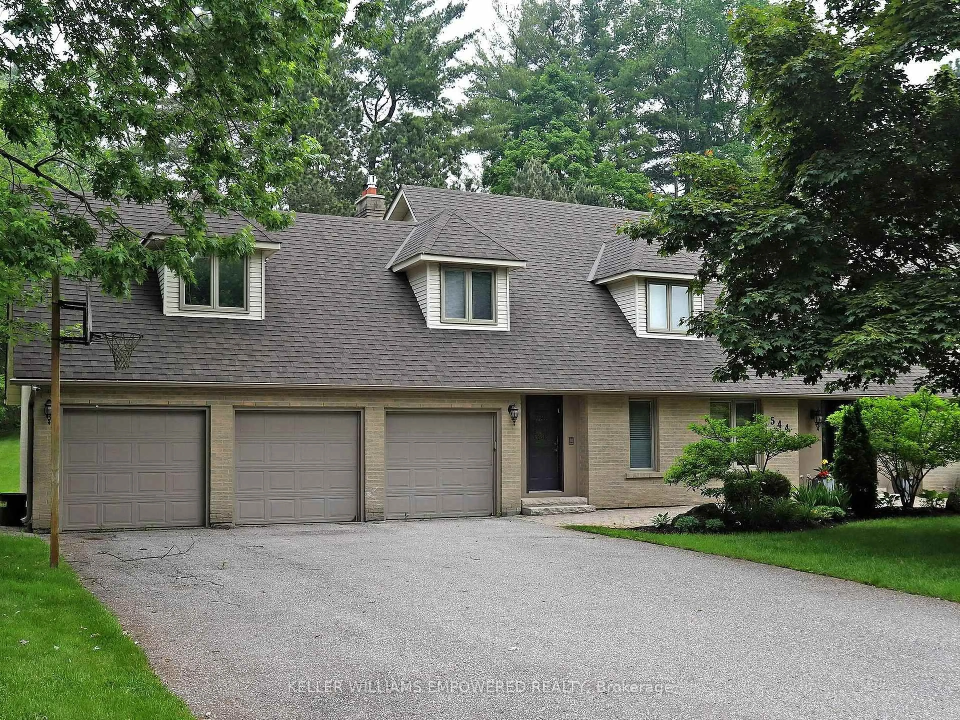 Home with vinyl exterior material, street for 544 Woodland Acres Cres, Vaughan Ontario L6A 1G2