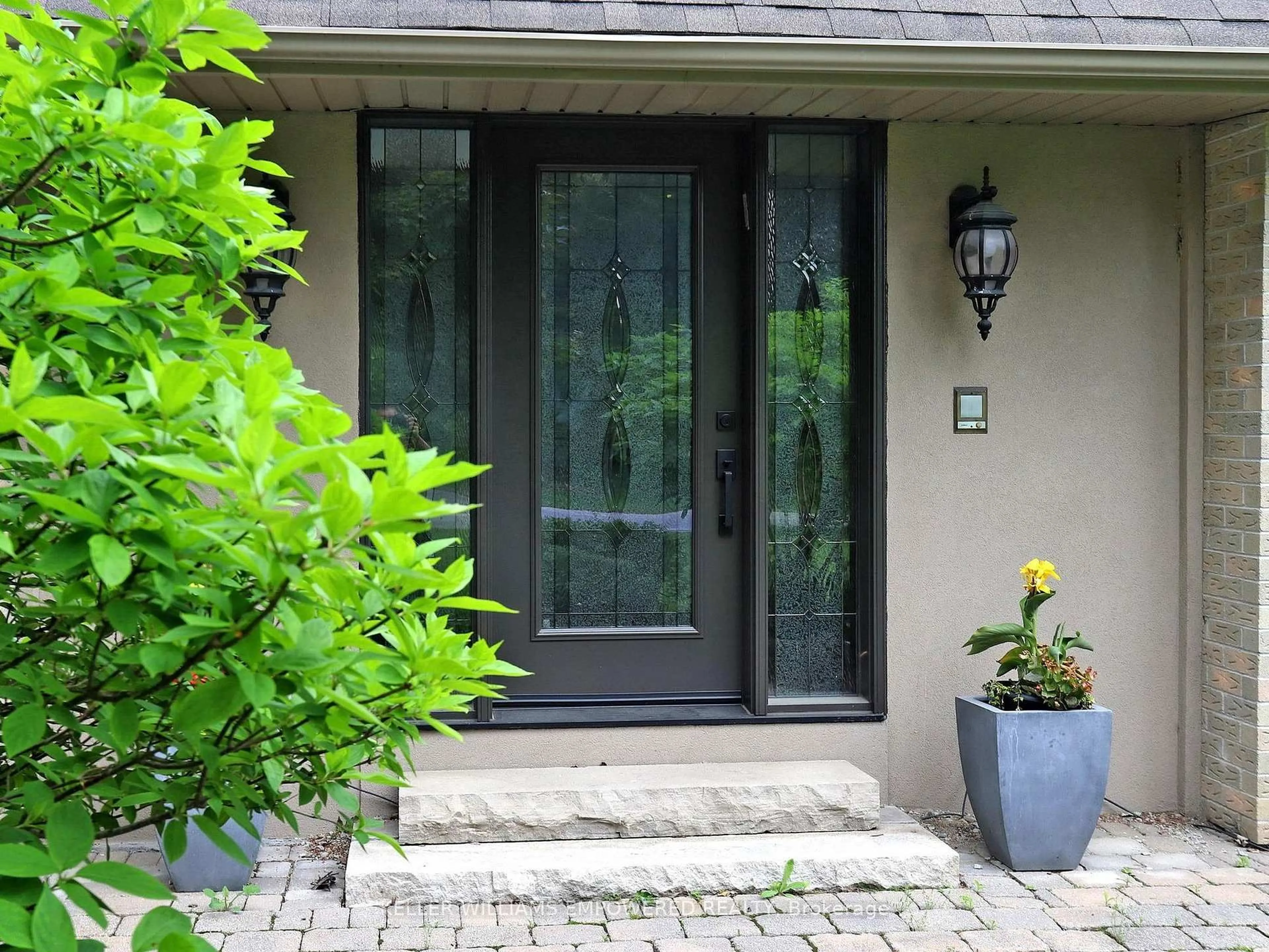 Indoor entryway for 544 Woodland Acres Cres, Vaughan Ontario L6A 1G2
