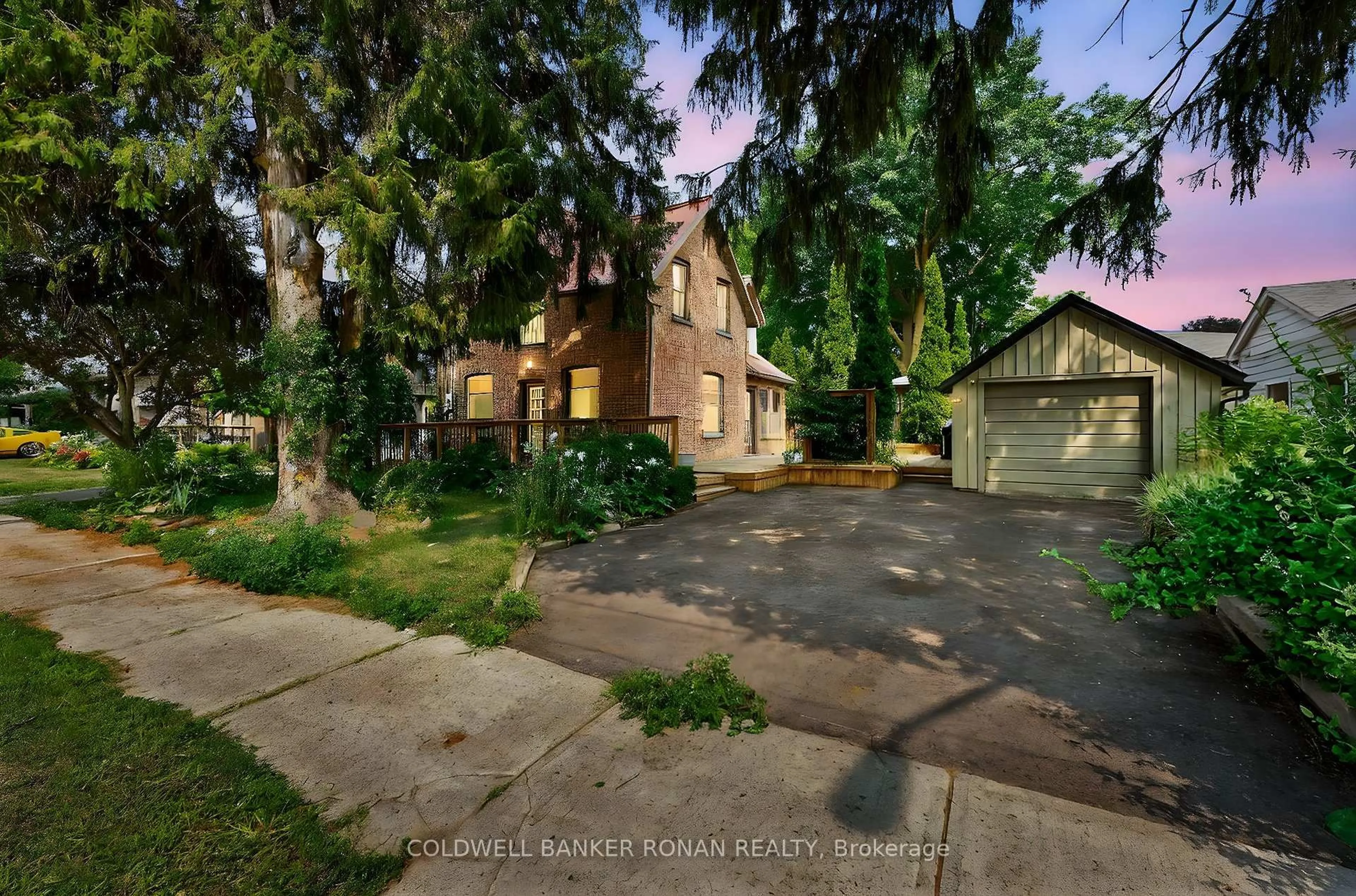 A pic from outside/outdoor area/front of a property/back of a property/a pic from drone, street for 12 Nelson St, New Tecumseth Ontario L9R 1G9