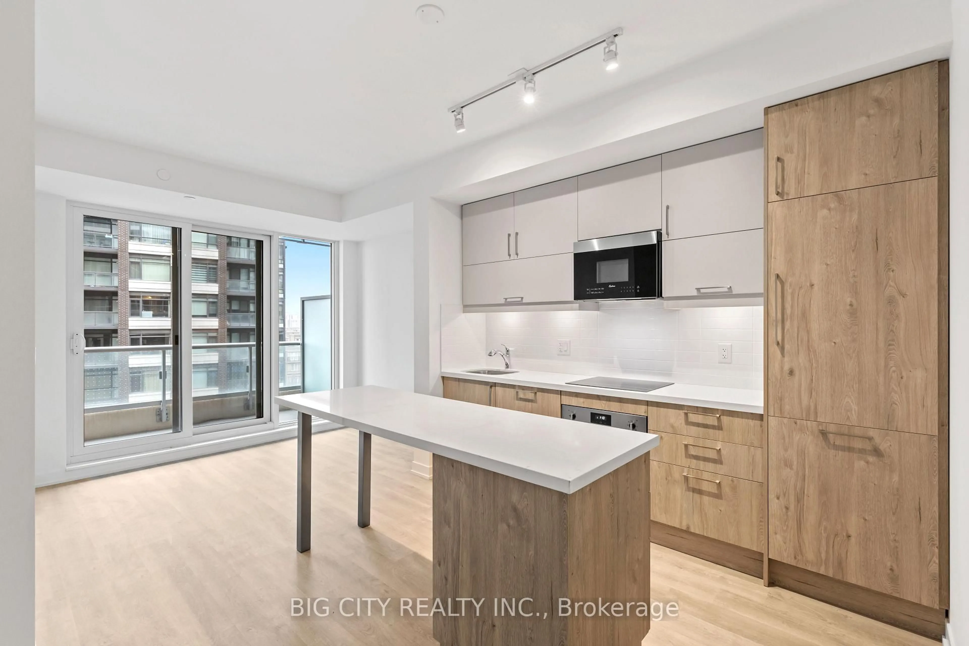Open concept kitchen, unknown for 8119 Birchmount Rd #725, Markham Ontario L6G 0H5