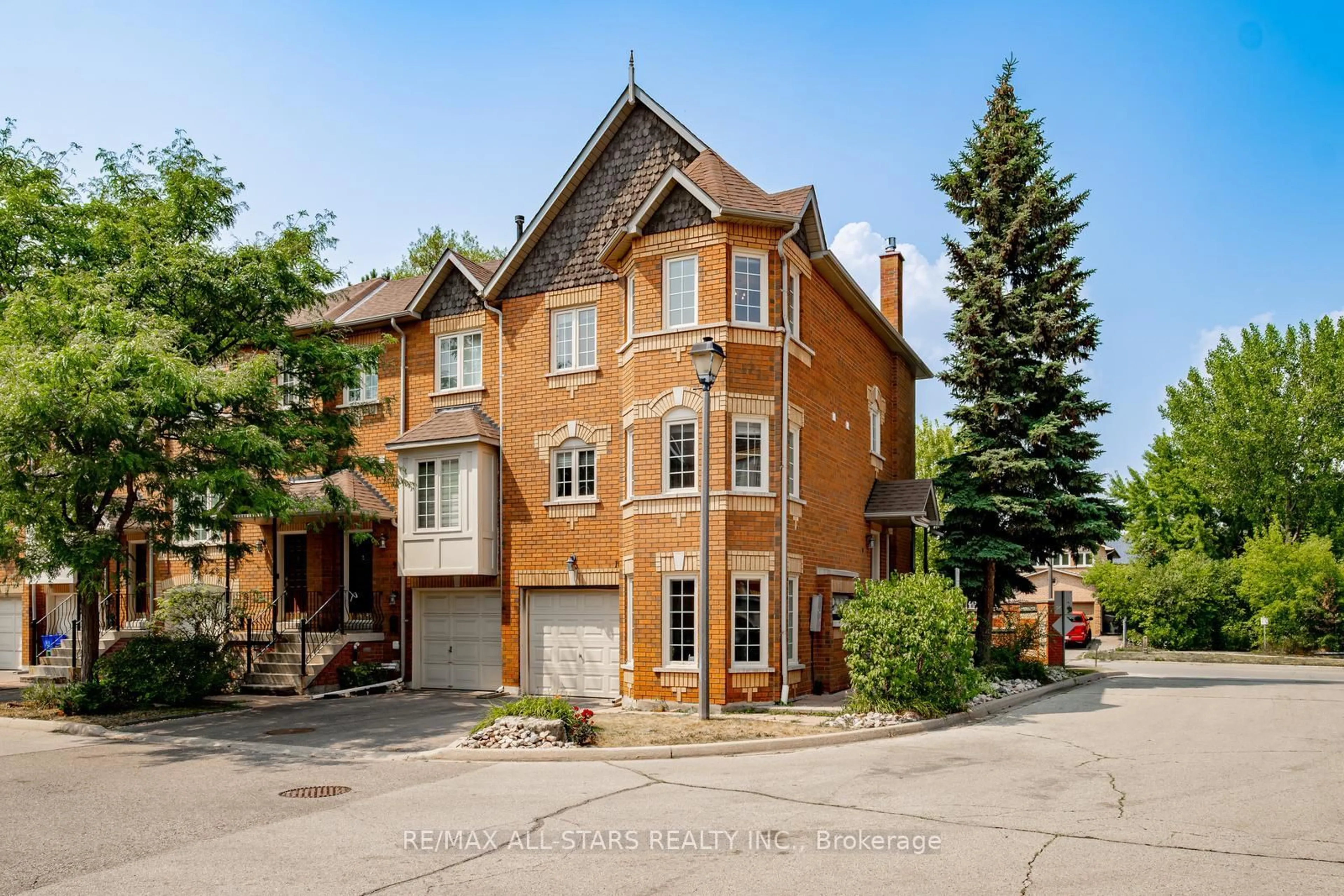 Home with brick exterior material, street for 95 Weldrick Rd #10, Richmond Hill Ontario L4C 0H6