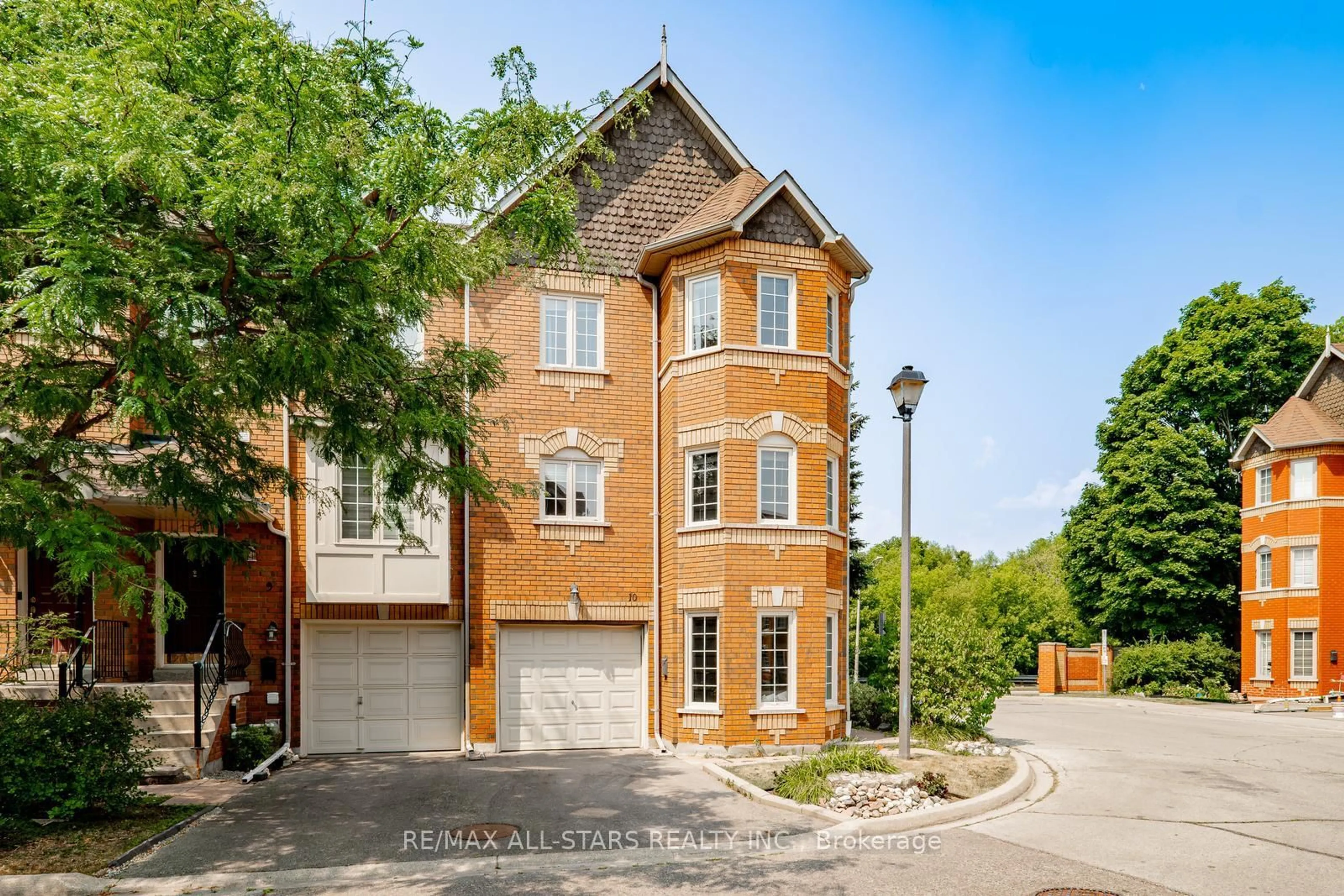Home with brick exterior material, street for 95 Weldrick Rd #10, Richmond Hill Ontario L4C 0H6