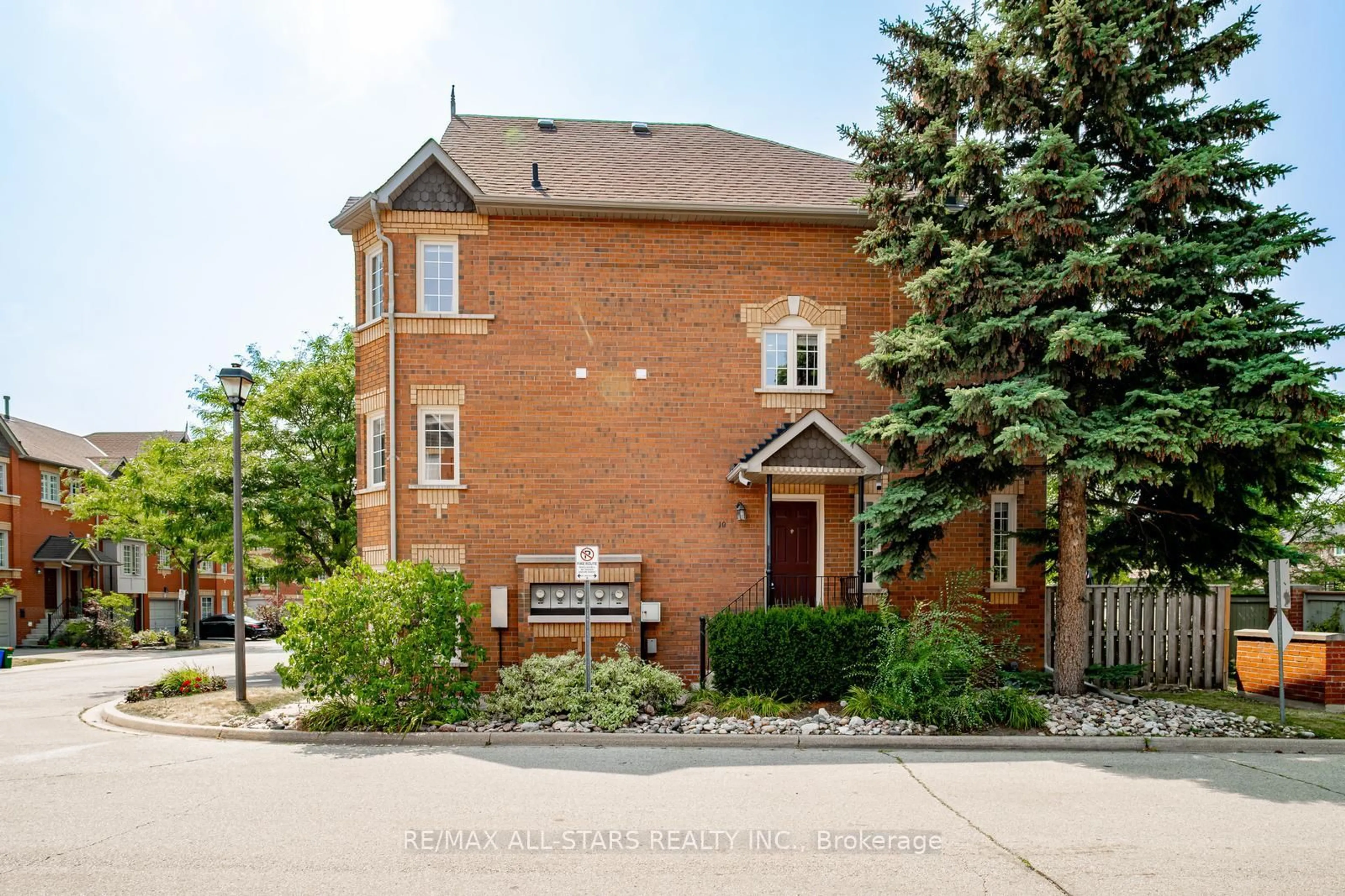 Home with brick exterior material, street for 95 Weldrick Rd #10, Richmond Hill Ontario L4C 0H6