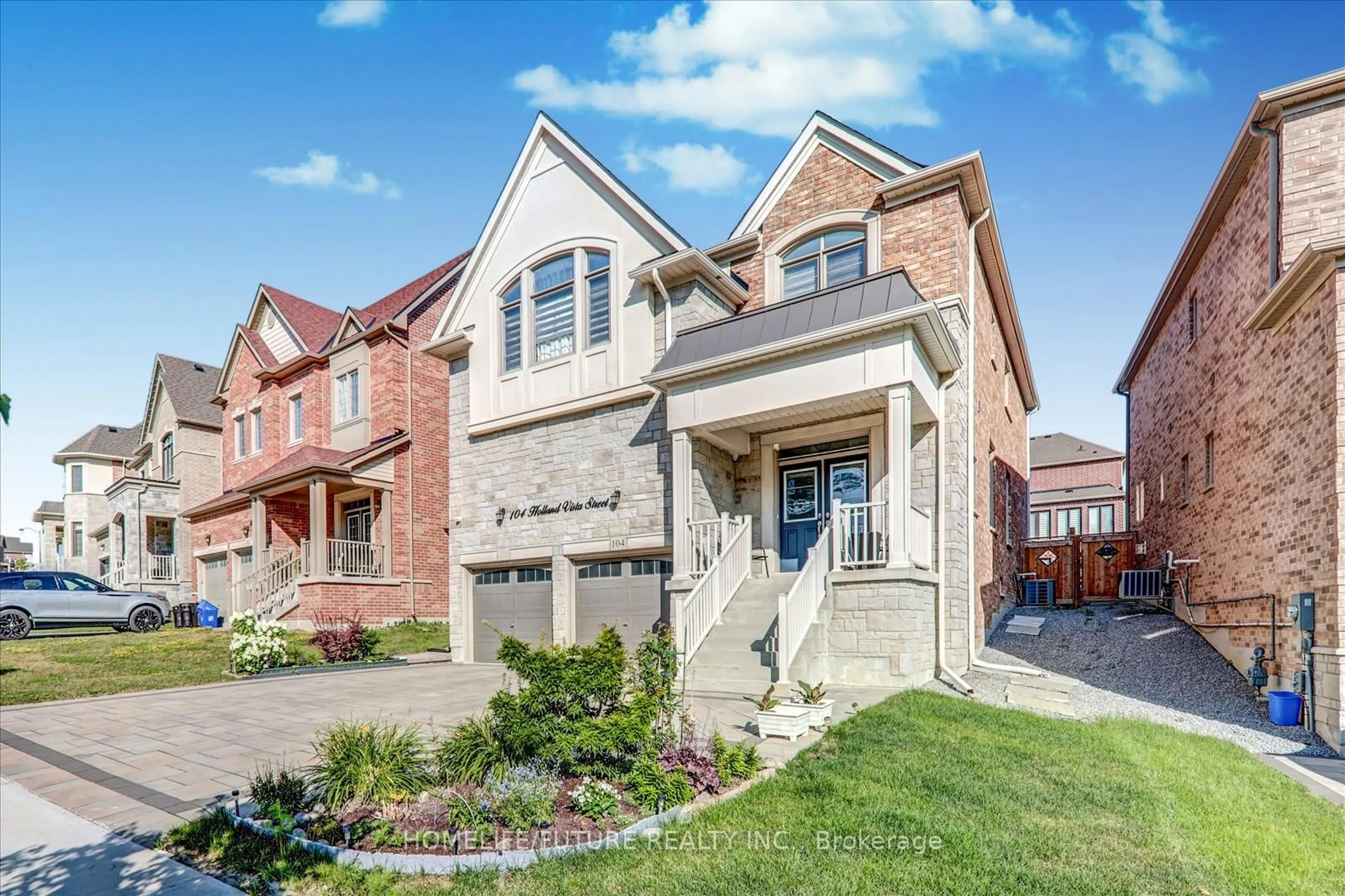 Home with brick exterior material, street for 104 Holland Vista St, East Gwillimbury Ontario L9N 0T4