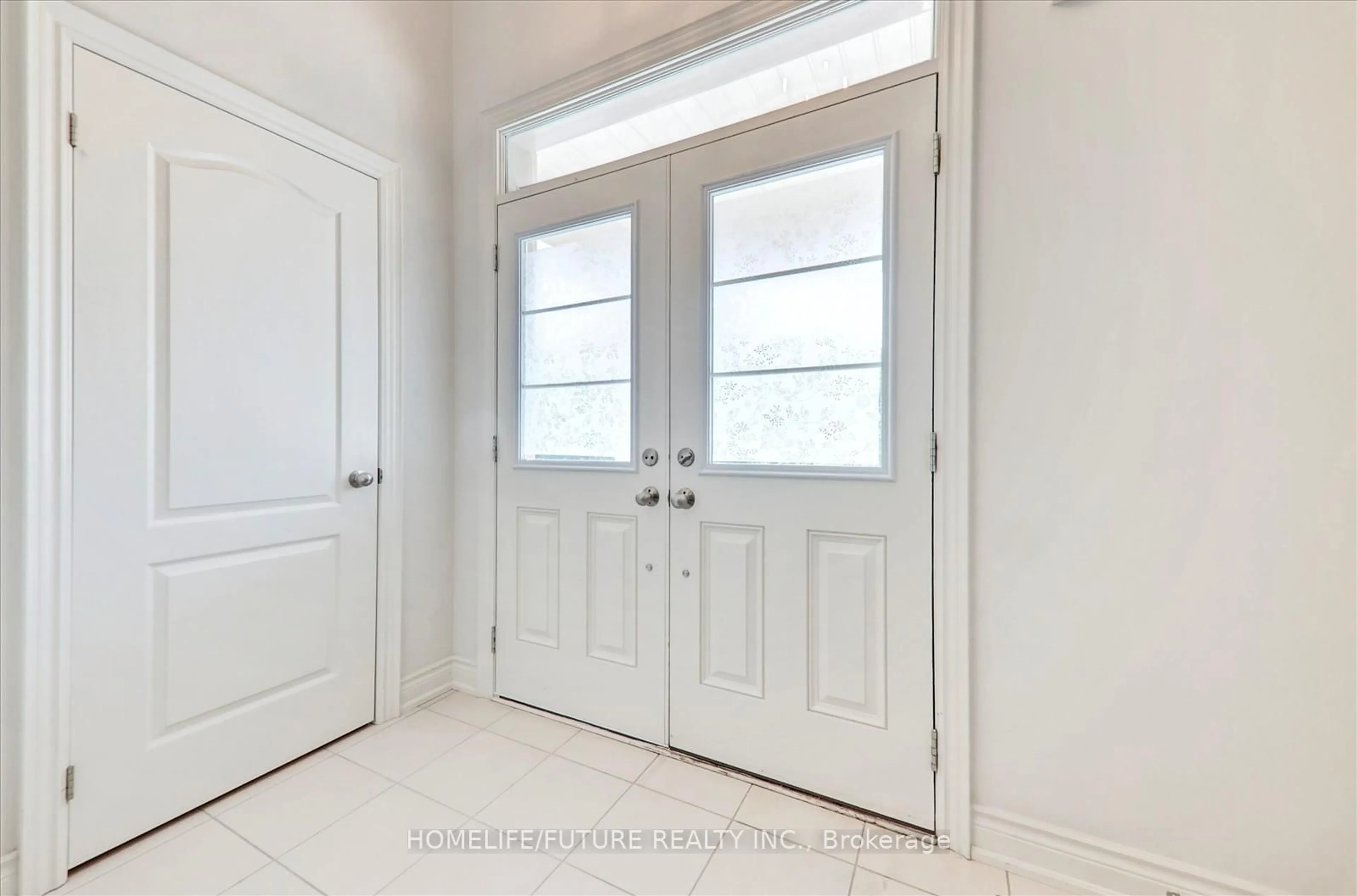 Indoor entryway for 104 Holland Vista St, East Gwillimbury Ontario L9N 0T4