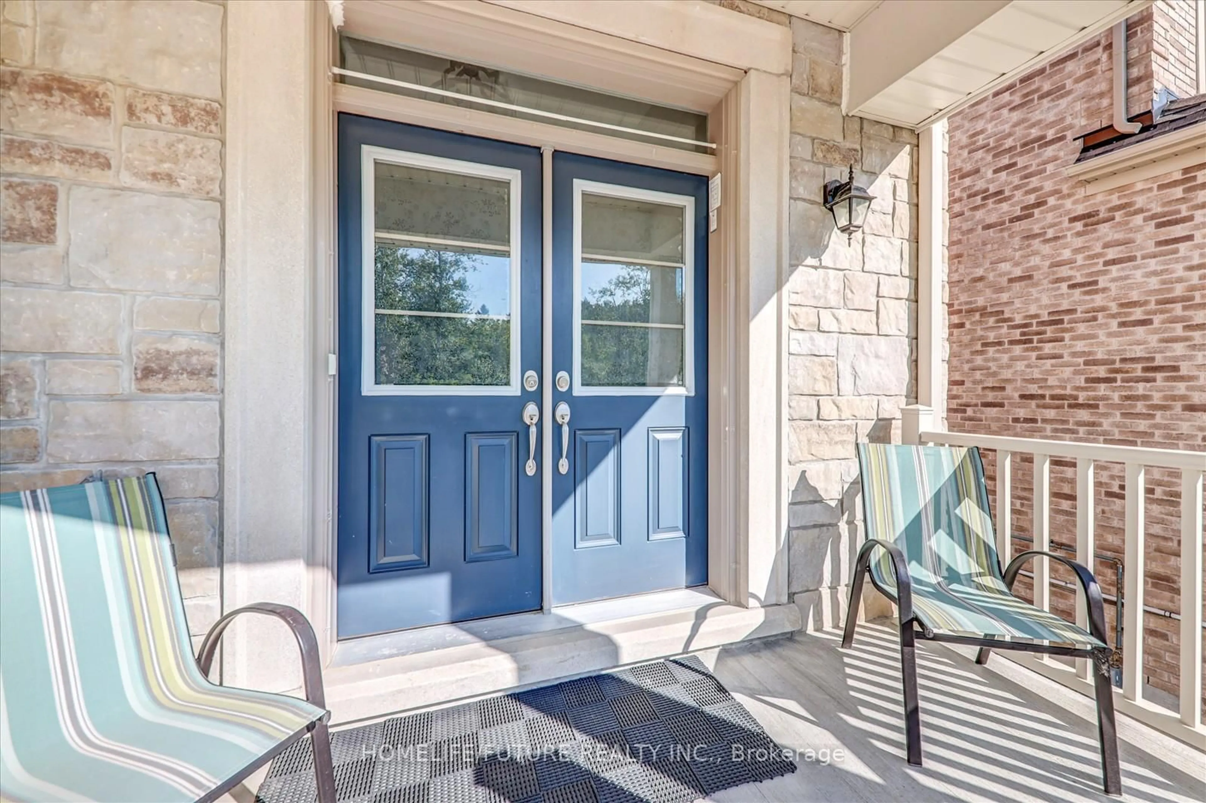 Indoor entryway for 104 Holland Vista St, East Gwillimbury Ontario L9N 0T4