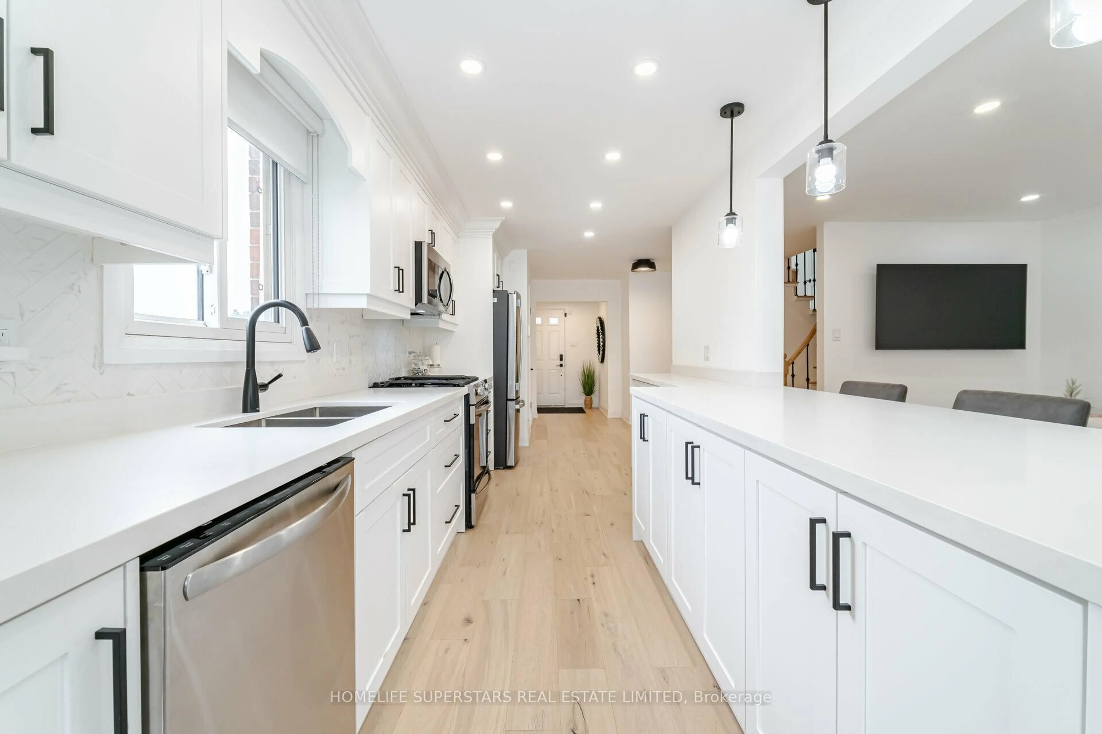 Open concept kitchen, unknown for 3 New Seabury Dr, Vaughan Ontario L4K 2B7
