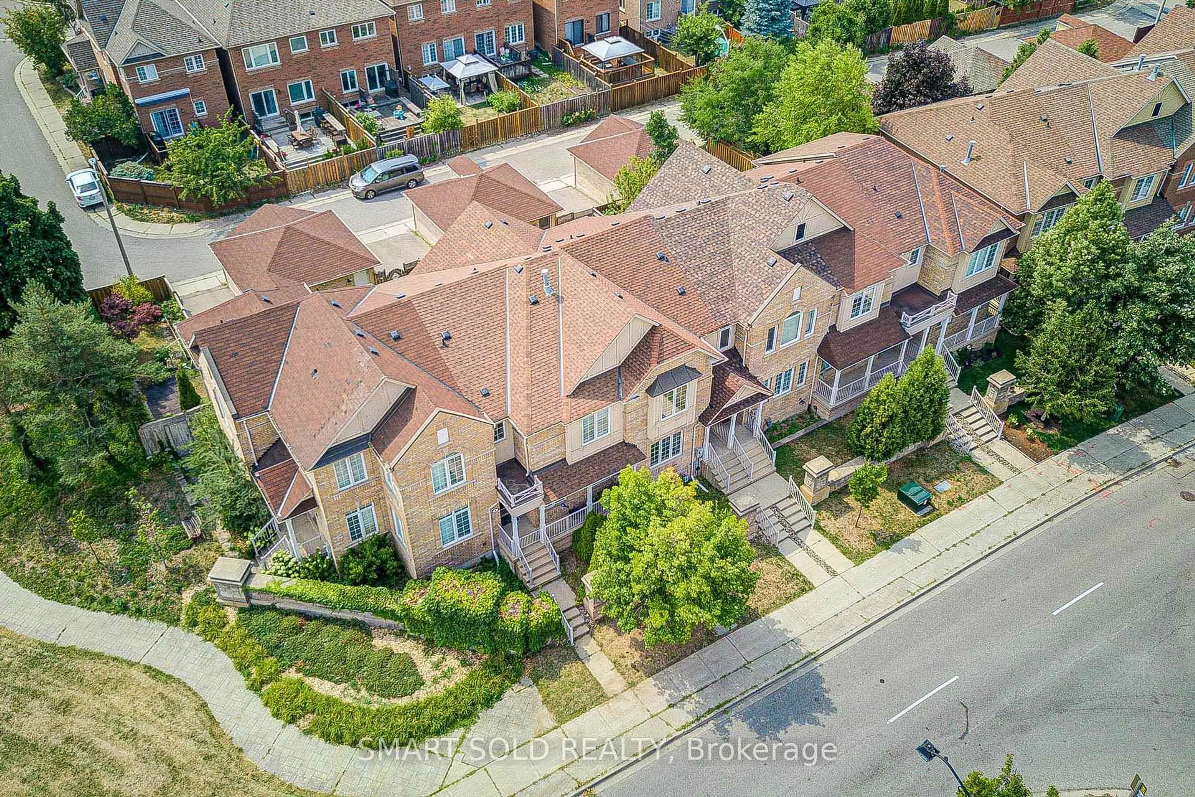 A pic from outside/outdoor area/front of a property/back of a property/a pic from drone, street for 4 Thornhill Woods Dr, Vaughan Ontario L4J 8V3