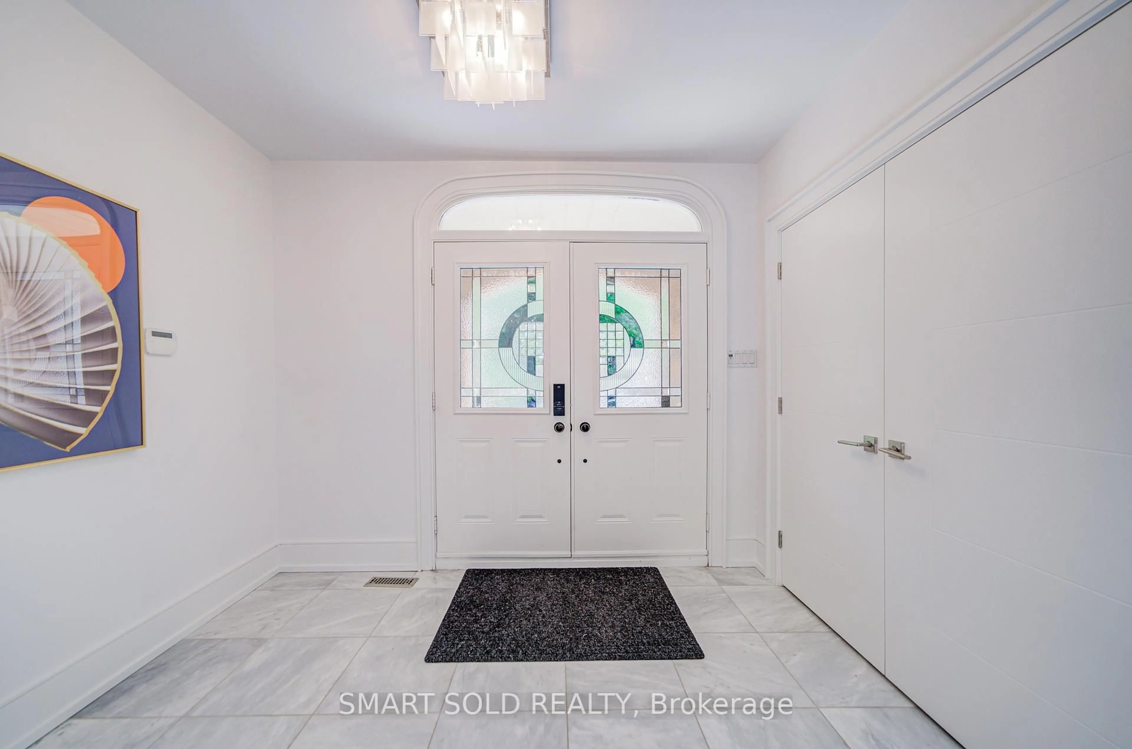Indoor entryway for 37 Montclair Rd, Richmond Hill Ontario L4B 2T9