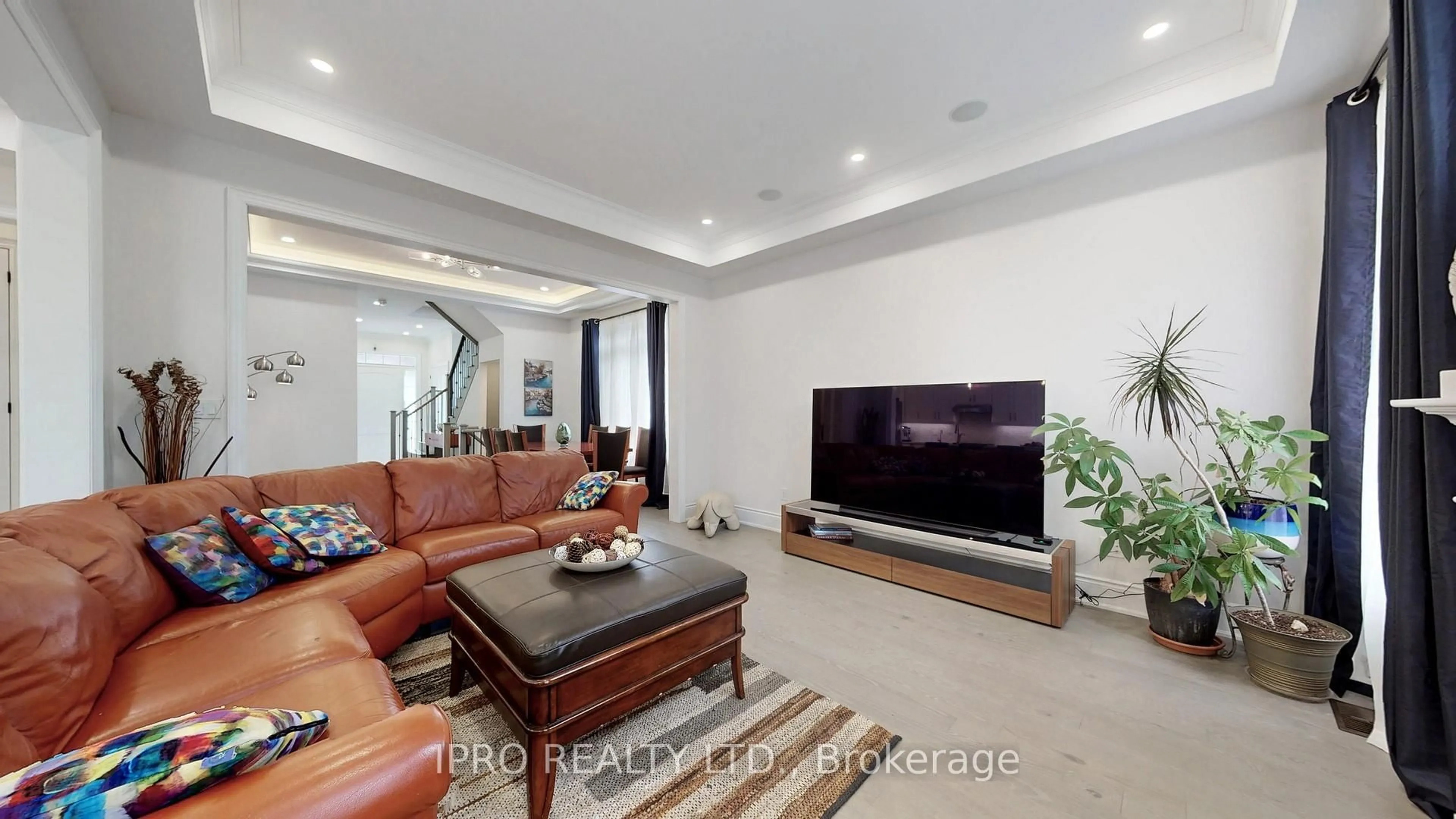 Living room with furniture, unknown for 20 Clara May Ave, East Gwillimbury Ontario L9N 0R4