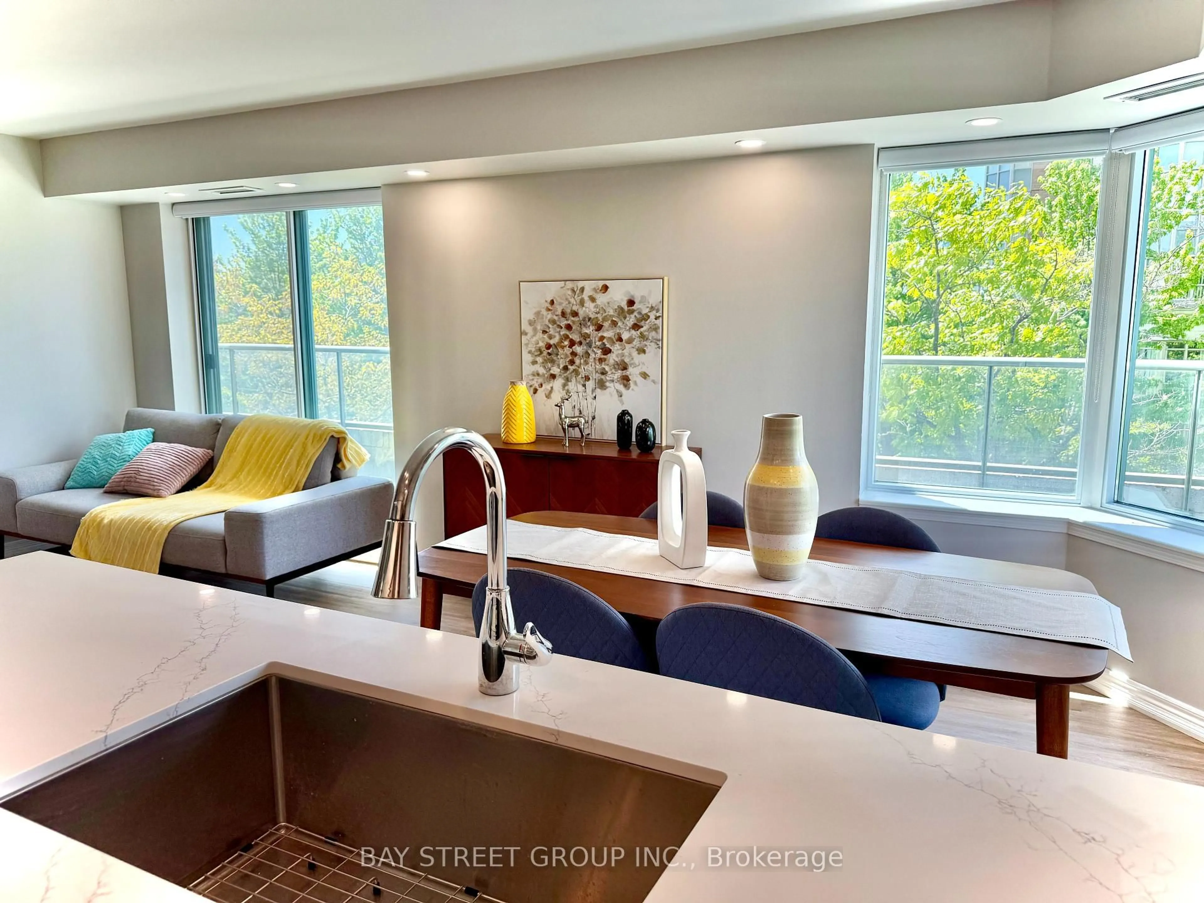 Open concept kitchen, unknown for 135 Pond Dr #308, Markham Ontario L3T 7V6