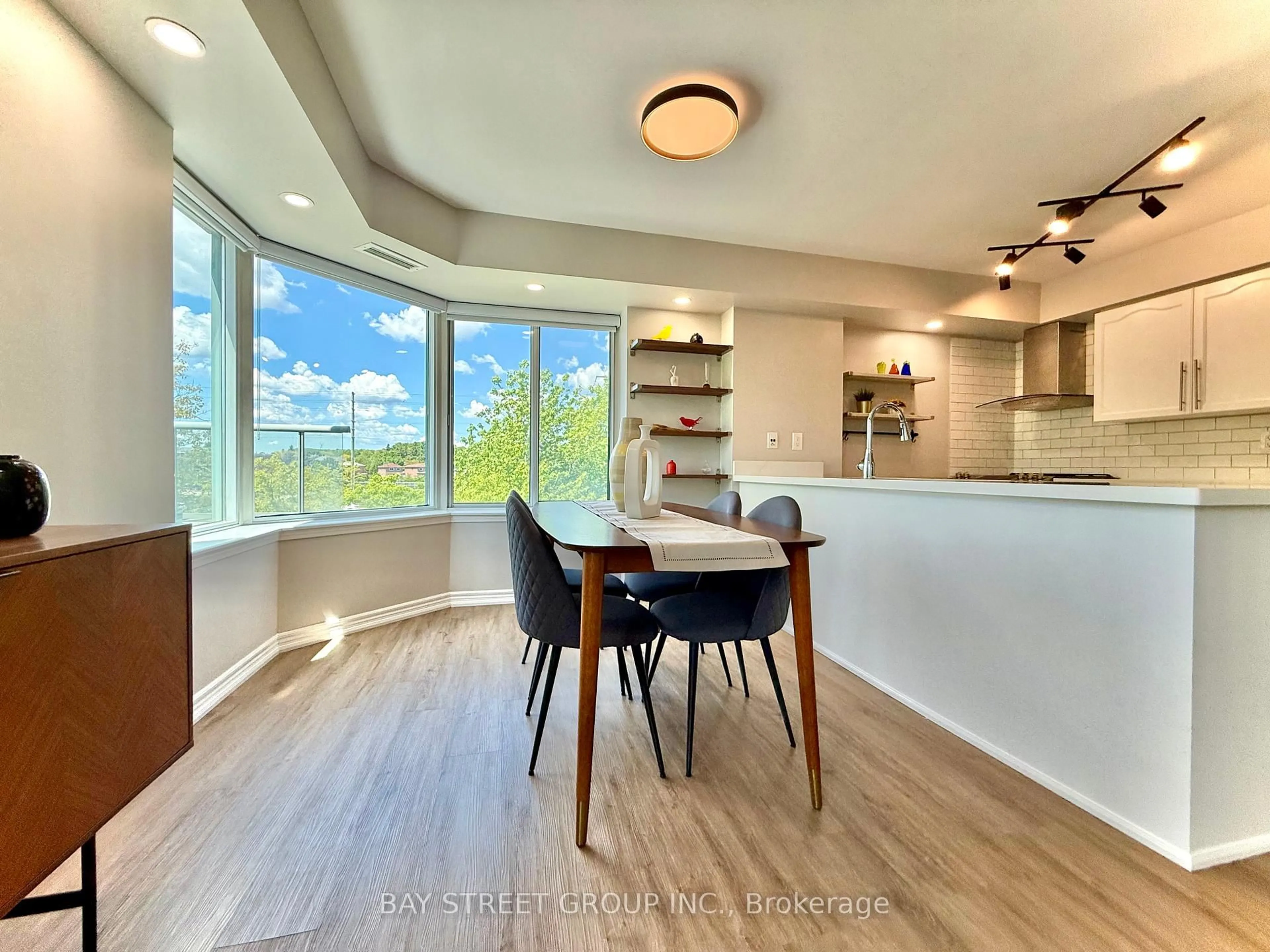 Open concept kitchen, unknown for 135 Pond Dr #308, Markham Ontario L3T 7V6