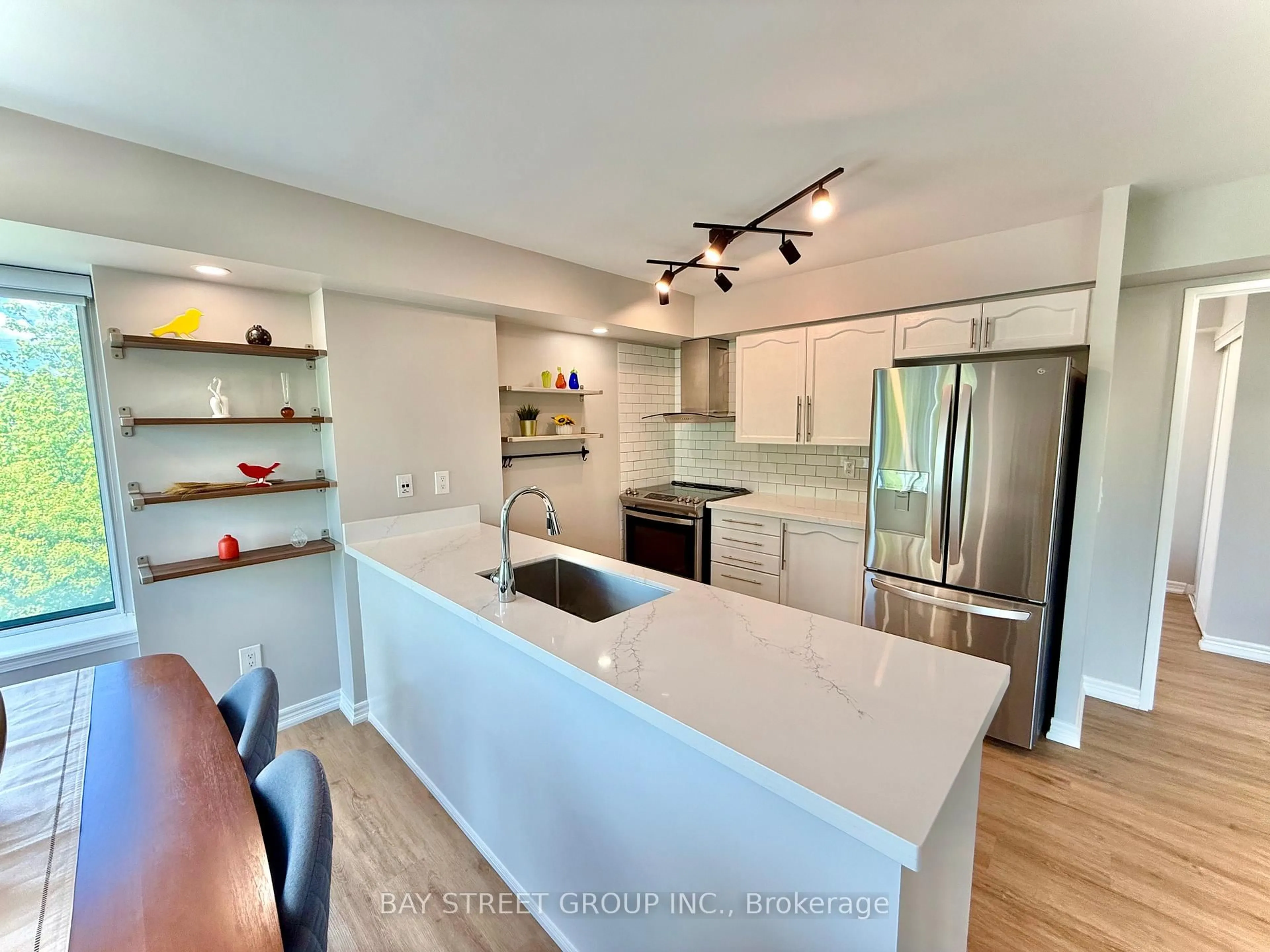 Open concept kitchen, ceramic/tile floor for 135 Pond Dr #308, Markham Ontario L3T 7V6