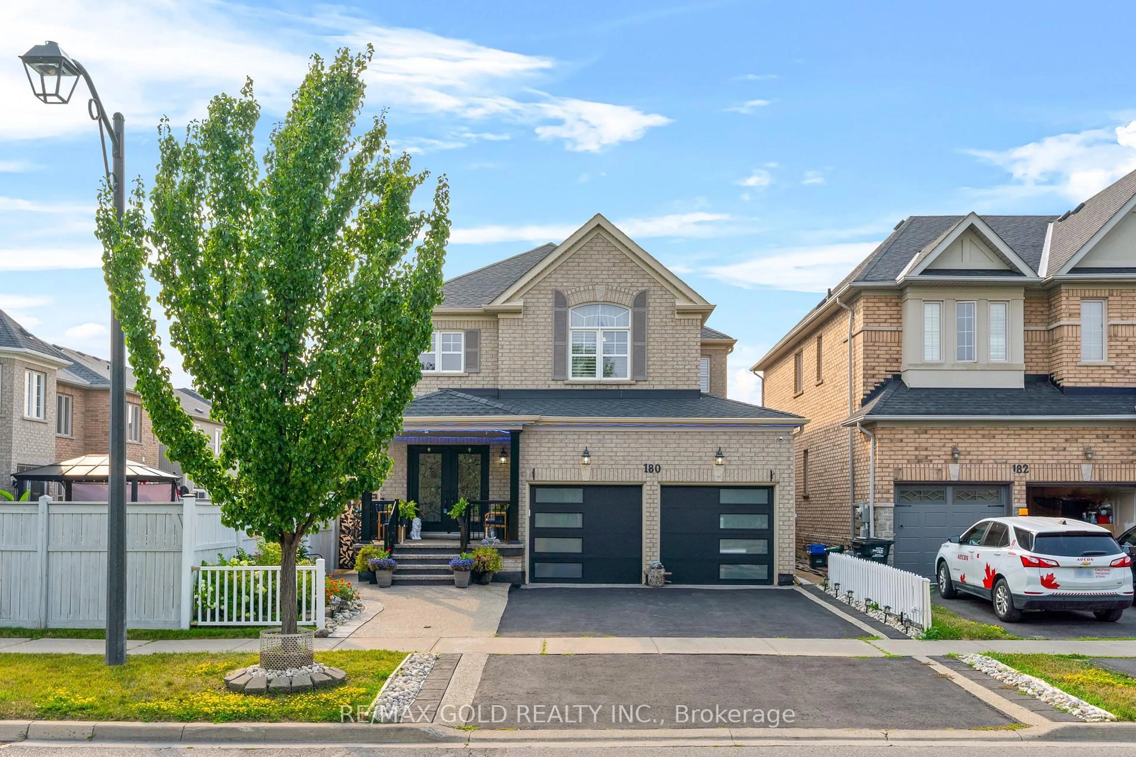 Home with brick exterior material, street for 180 West Park Ave, Bradford West Gwillimbury Ontario L3Z 0B9