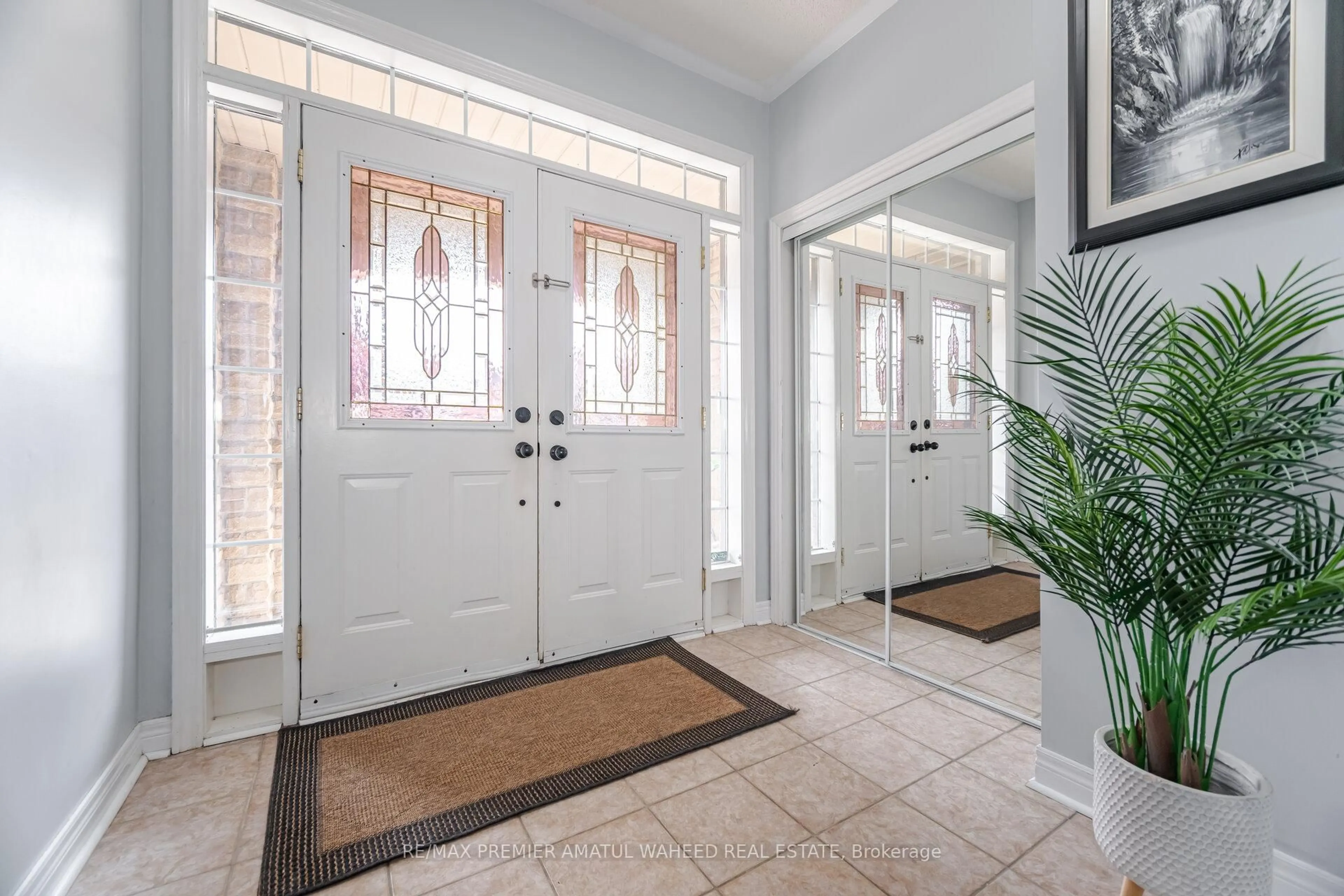 Indoor entryway for 106 Tierra Ave, Vaughan Ontario L6A 2Z4