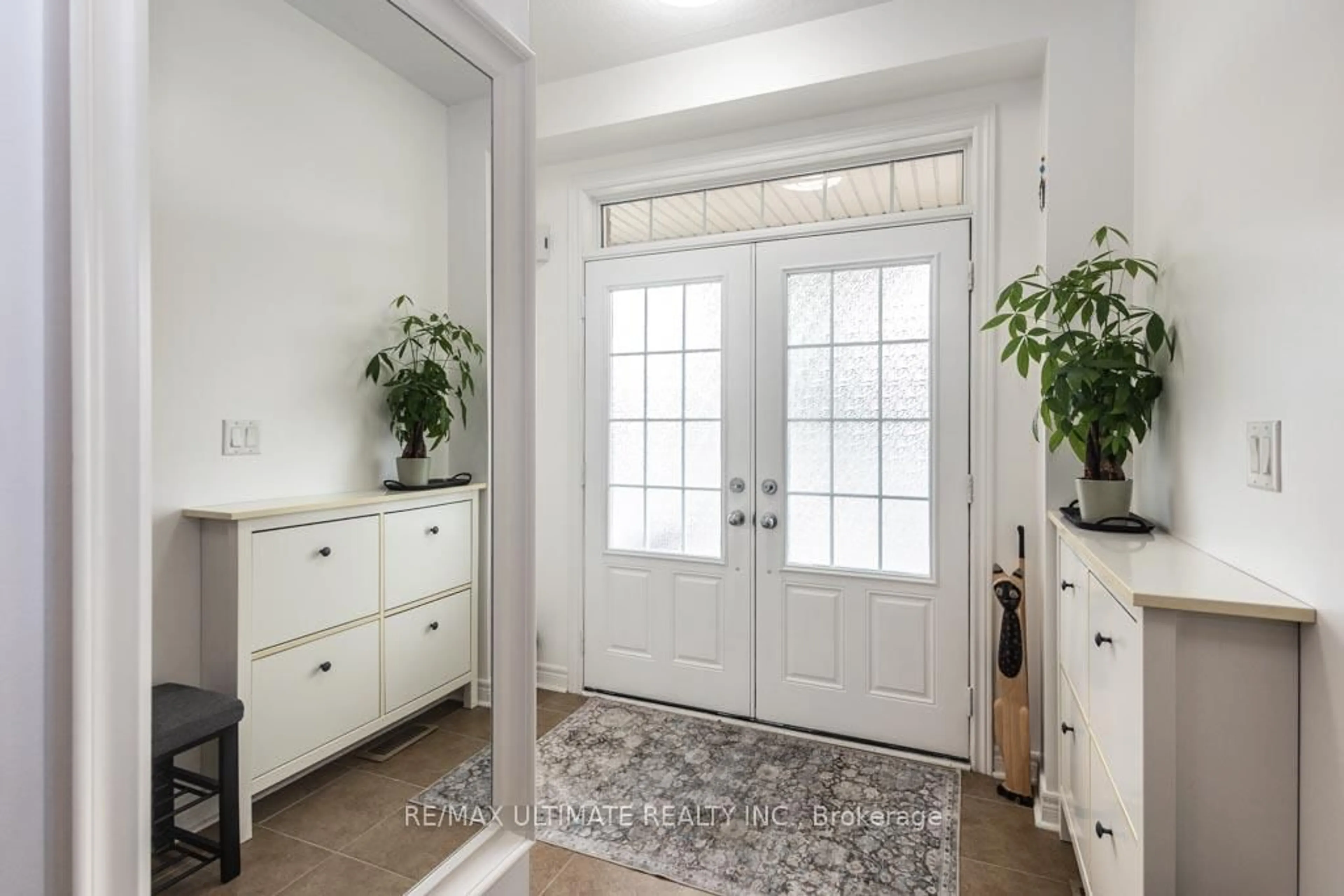 Indoor entryway for 60 Haven Rd, Vaughan Ontario L6A 0W9