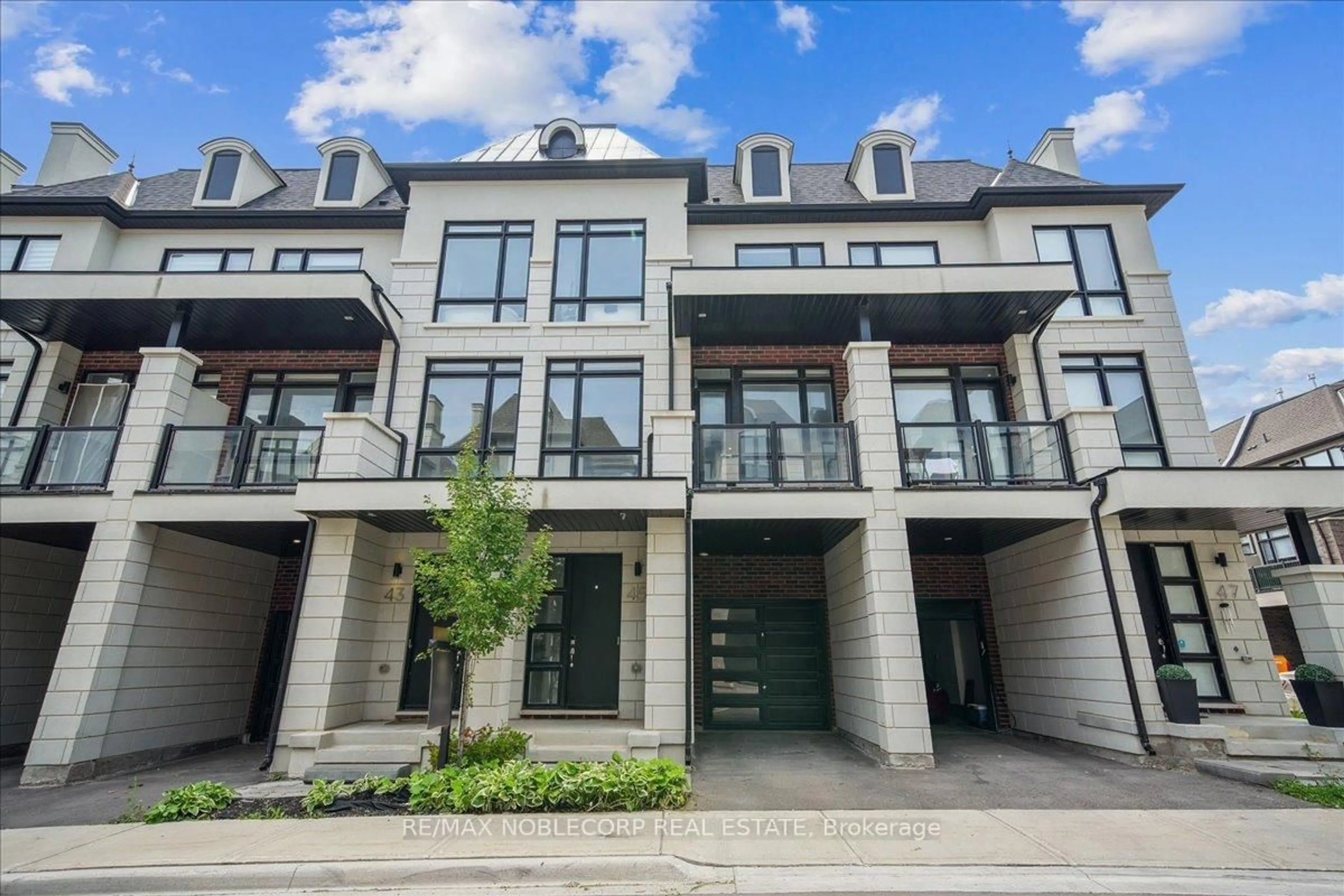 Patio, street for 45 Globemaster Lane, Richmond Hill Ontario L4E 2W4