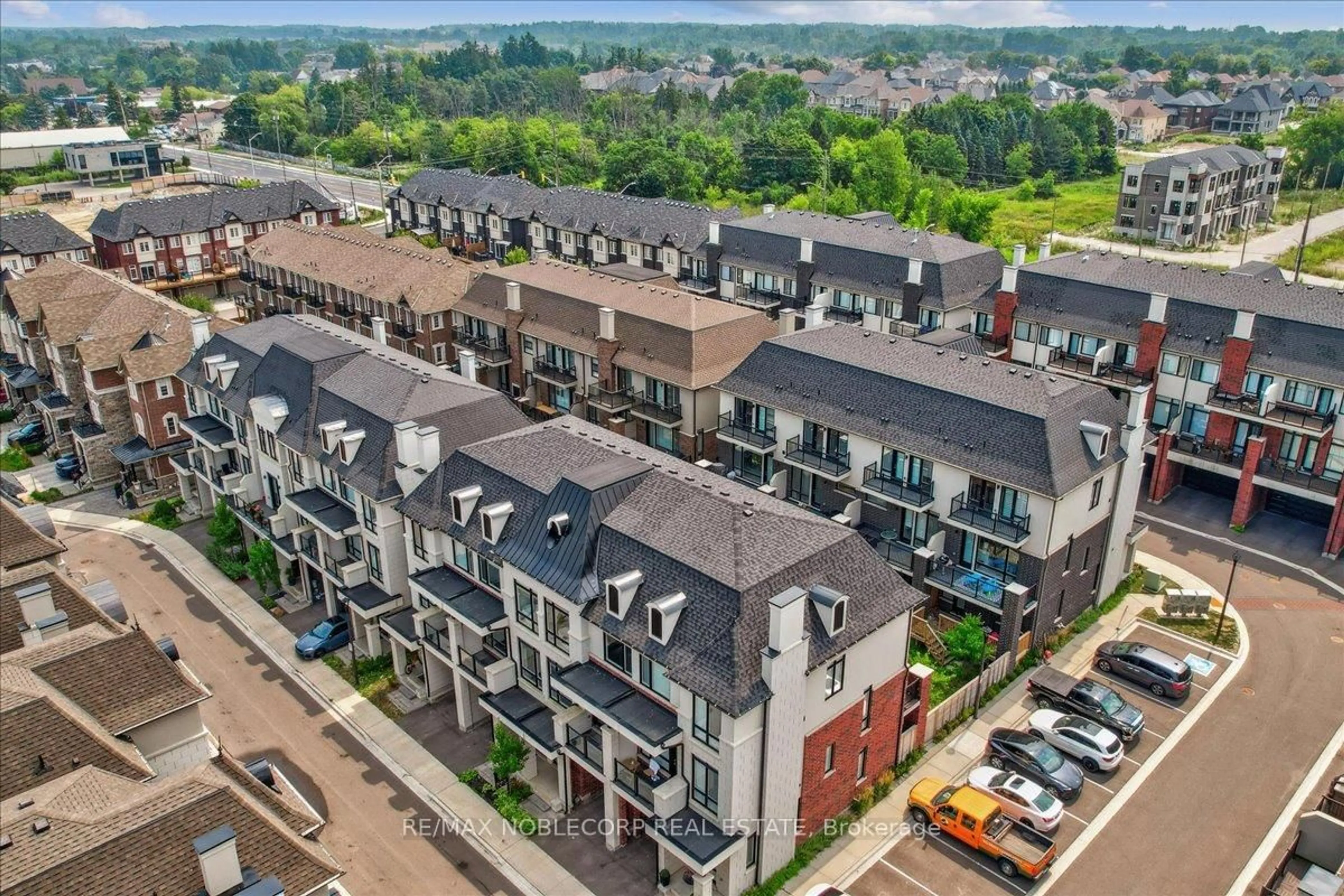 A pic from outside/outdoor area/front of a property/back of a property/a pic from drone, city buildings view from balcony for 45 Globemaster Lane, Richmond Hill Ontario L4E 2W4